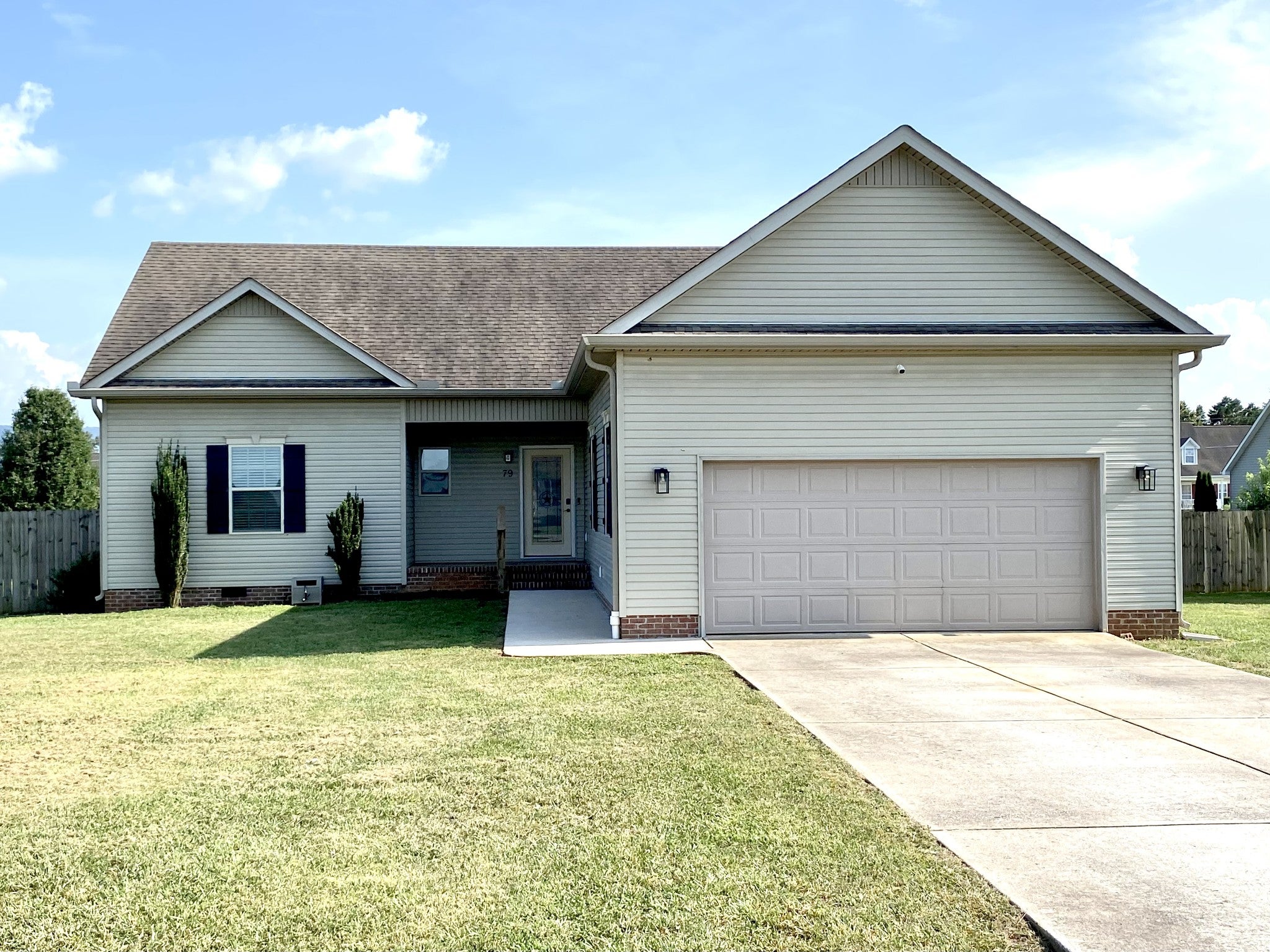 79 Charlotte Dr — photo