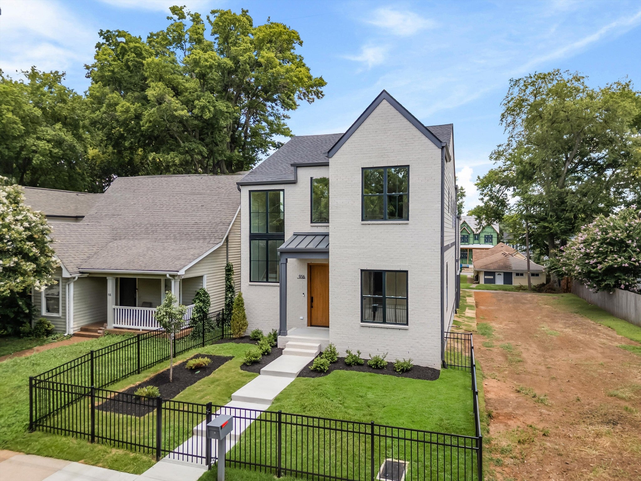 916 Morrison St — photo