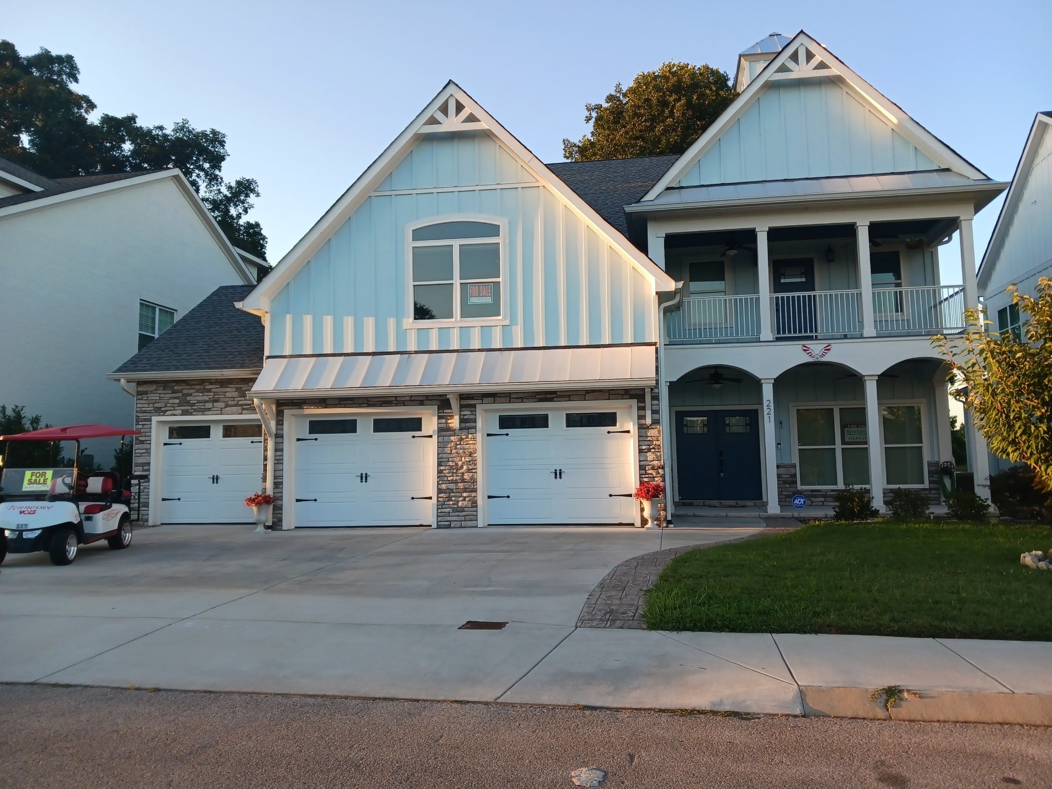 221 Hammock Dr — photo