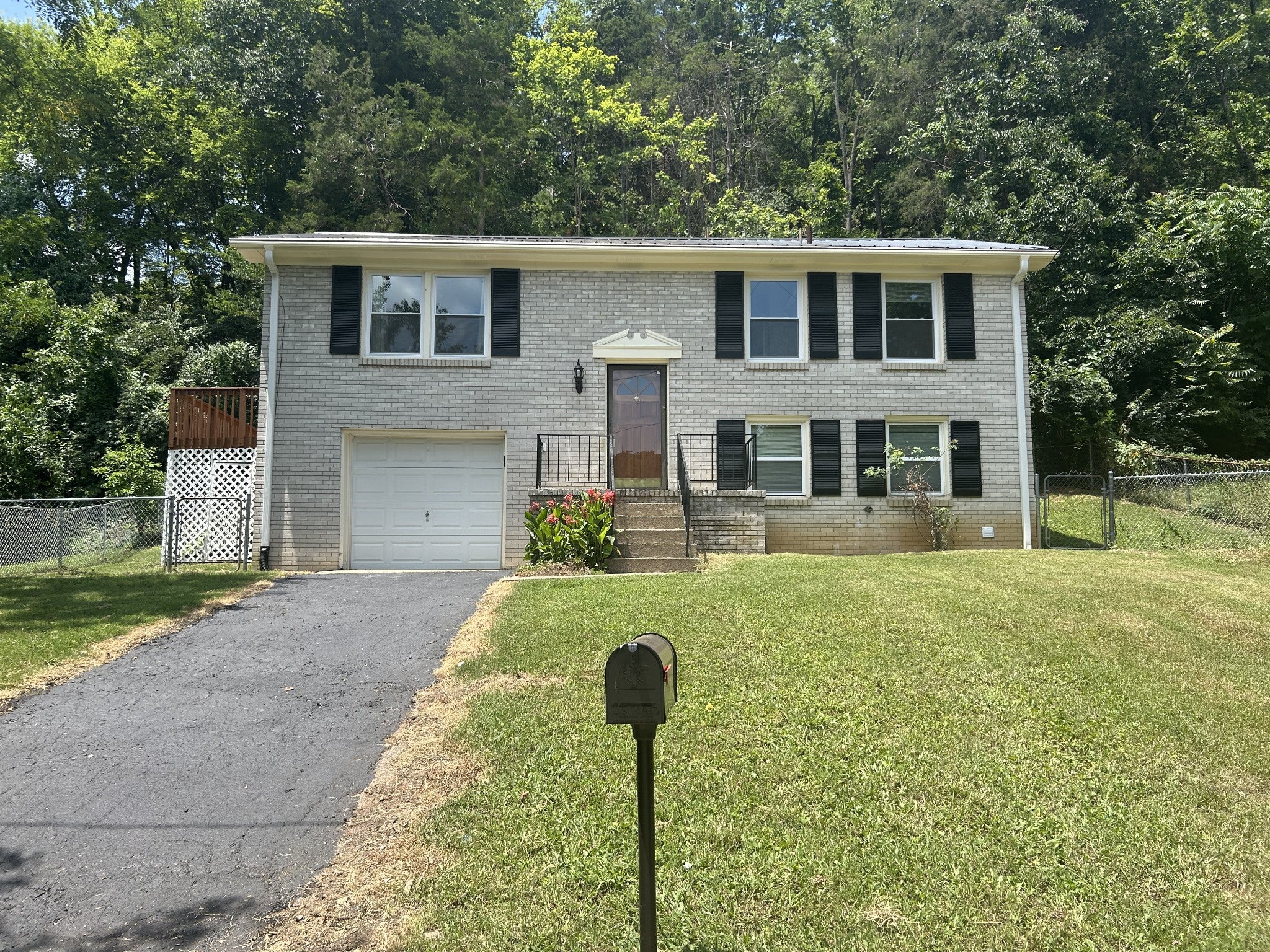 211 Sawyer Brown Ct — photo