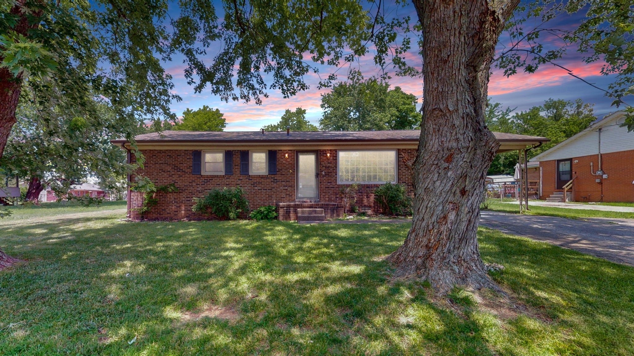 602 Holiday Park Dr — photo
