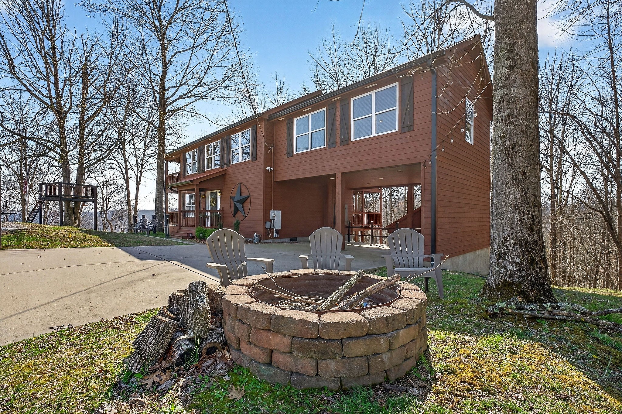 300 Crest Dr — photo
