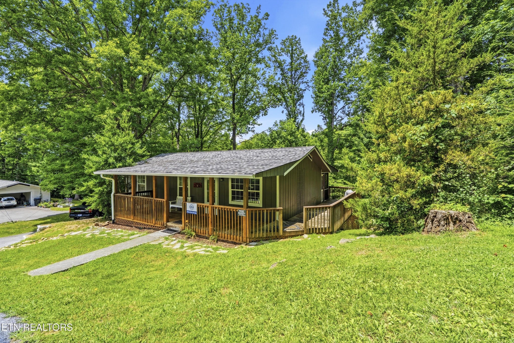 2106 Hickory Manor Rd — photo