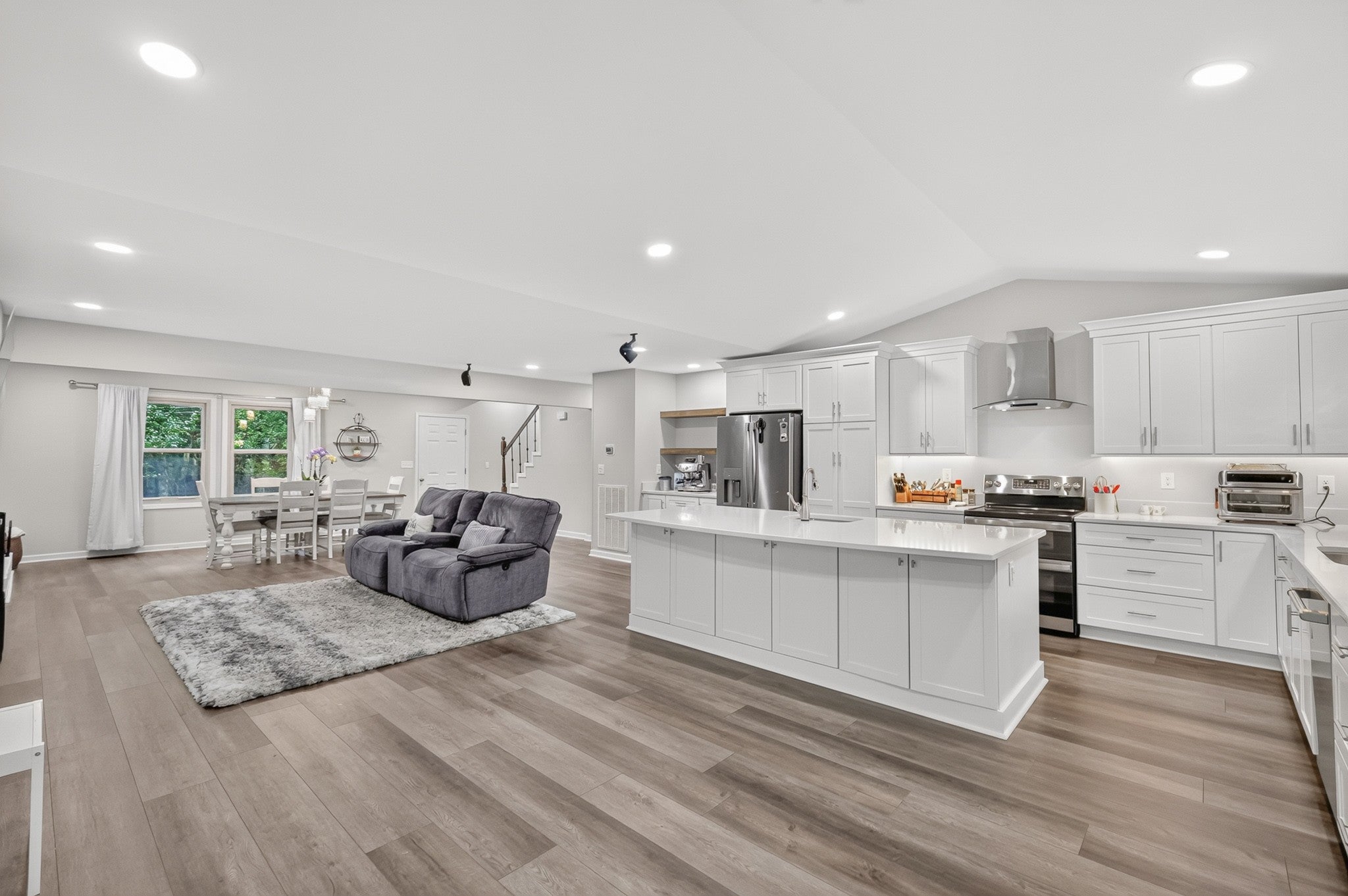 1011 Valley Ln — photo