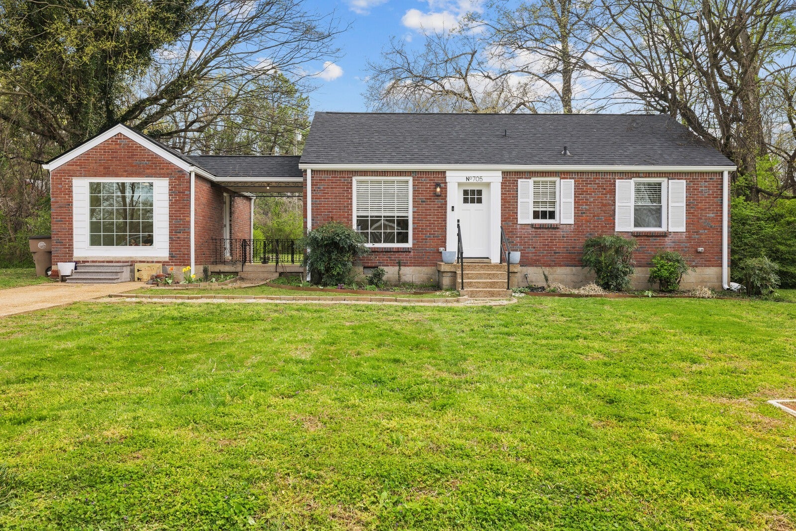 705 Drummond Dr — photo