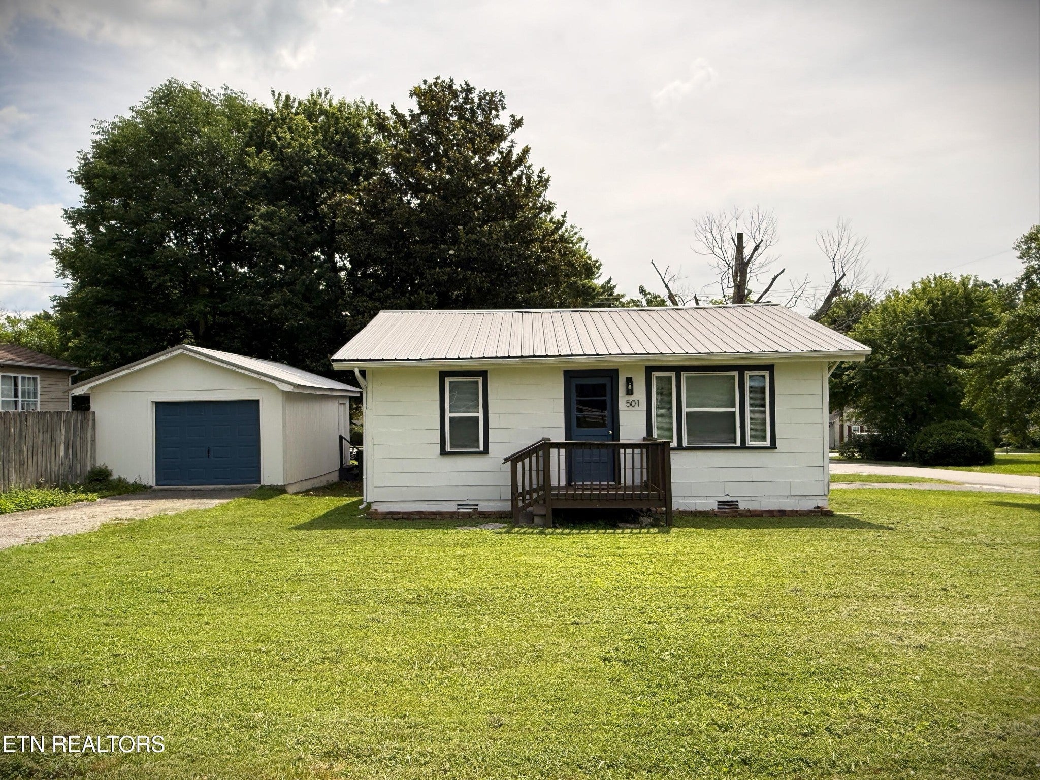501 Ash Ave — photo