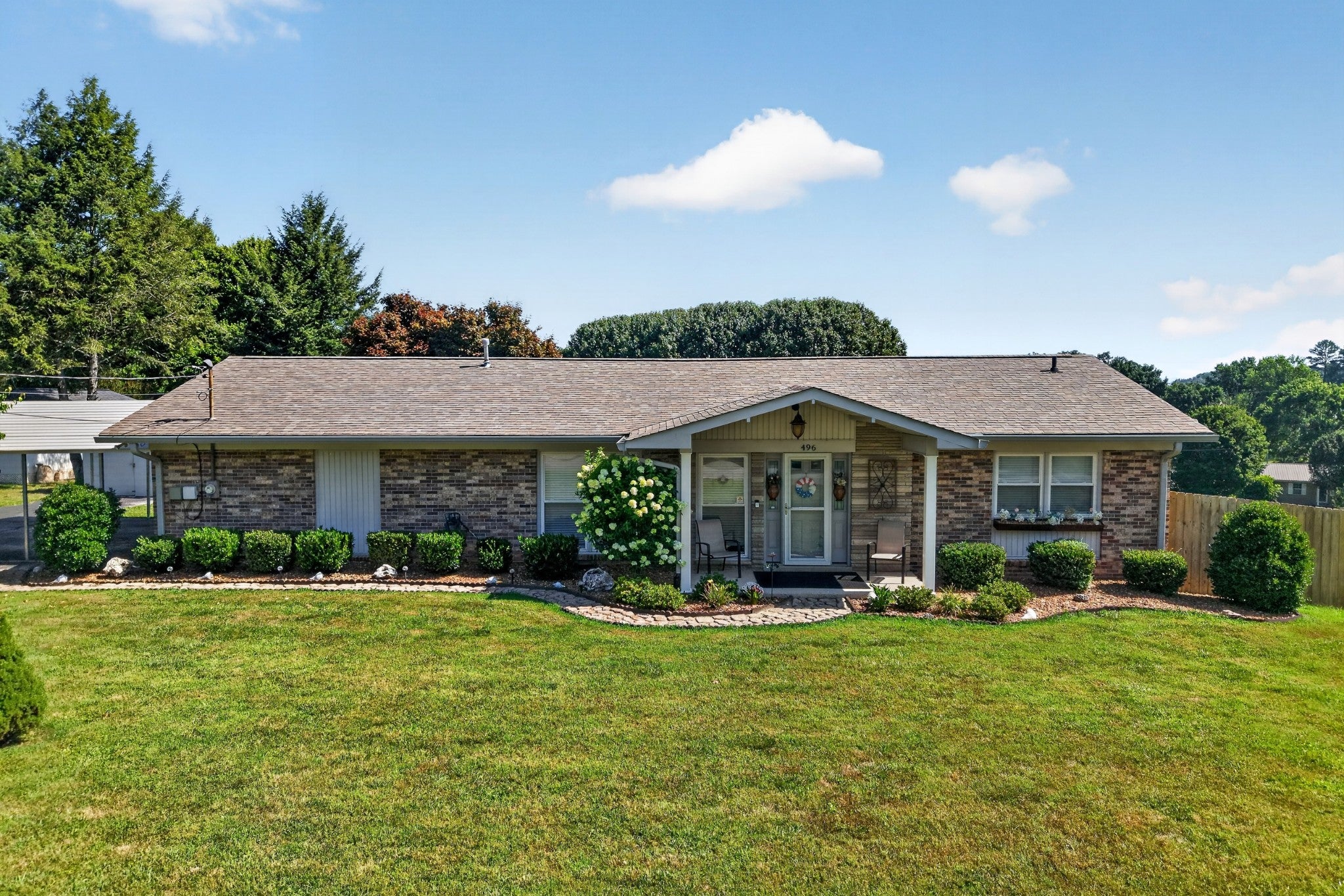 496 Sunset Dr — photo
