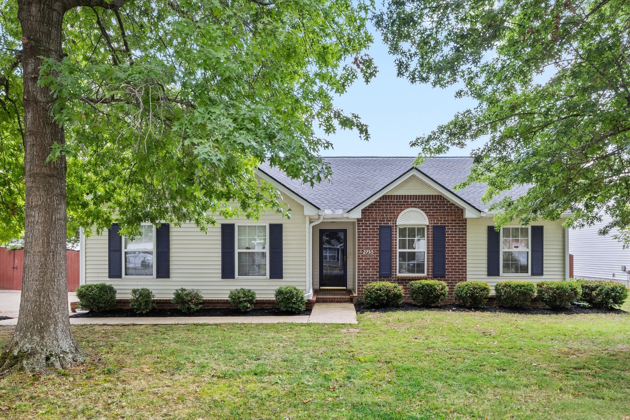 2735 Roscommon Dr — photo