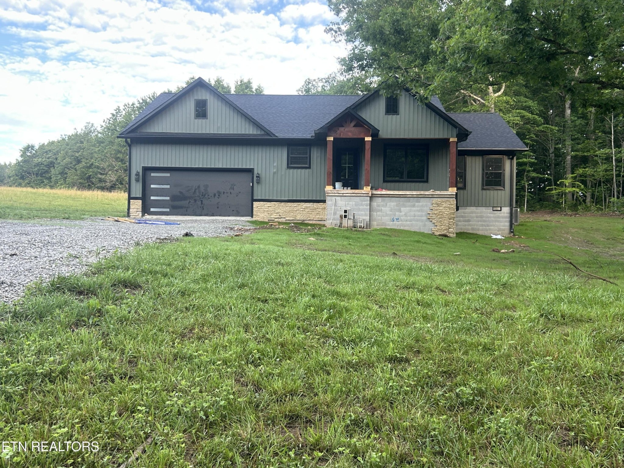 214 Georgee Rd — photo