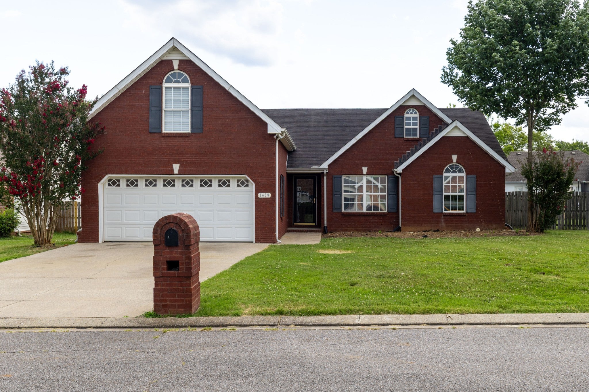 1439 Antebellum Dr — photo