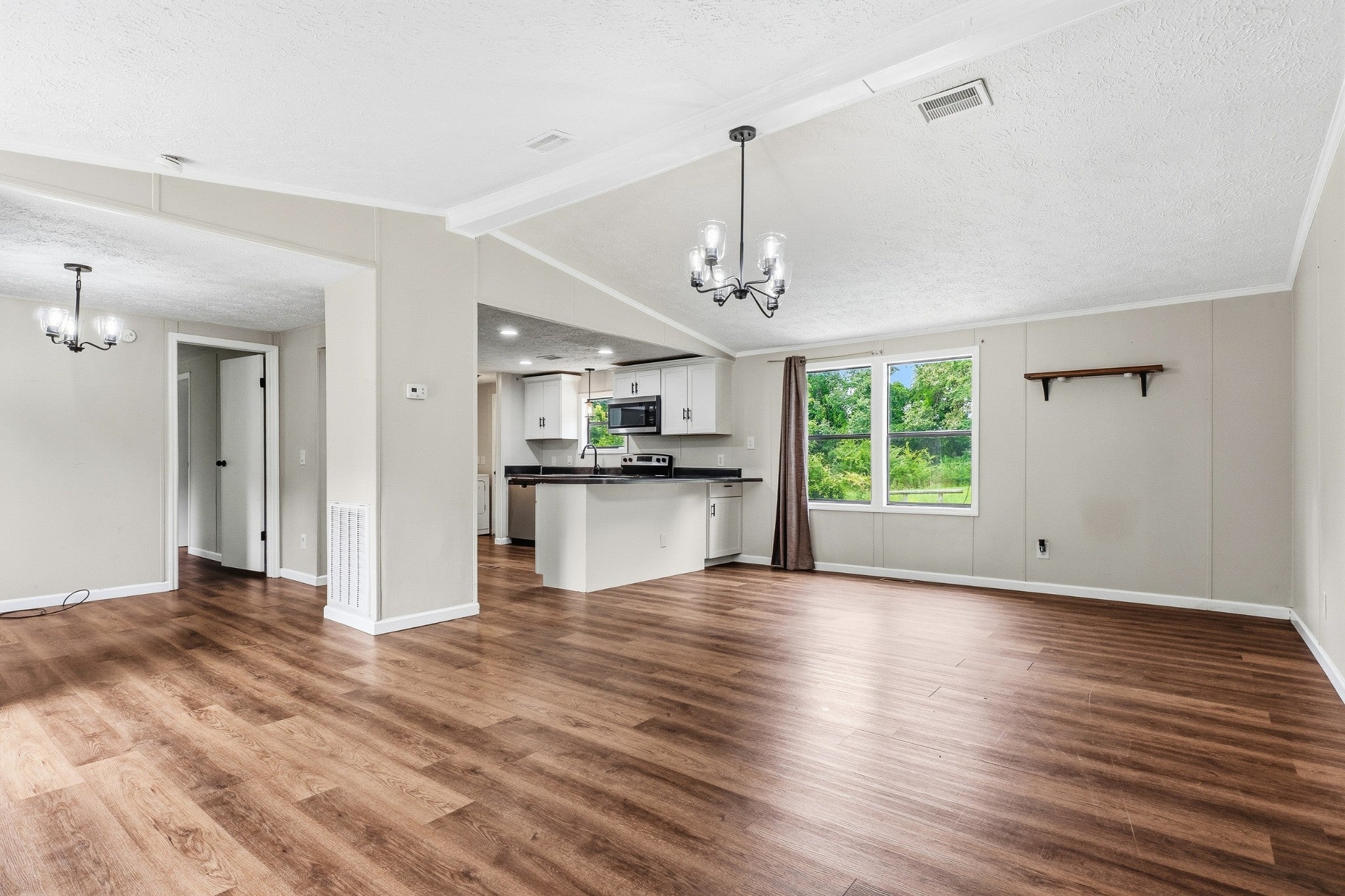 563 Sunset Point Rd — photo