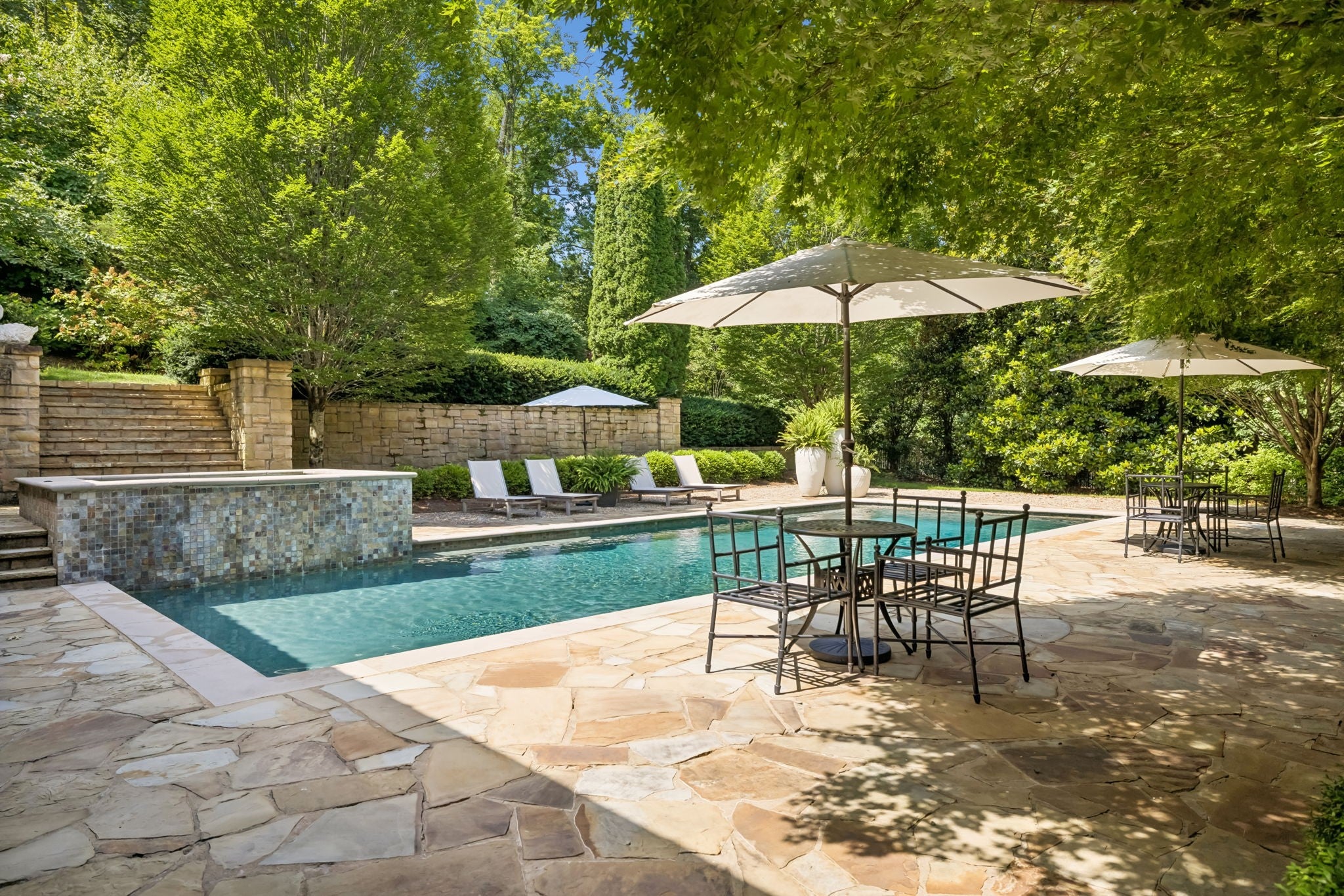 1037 Vaughn Crest Dr — photo