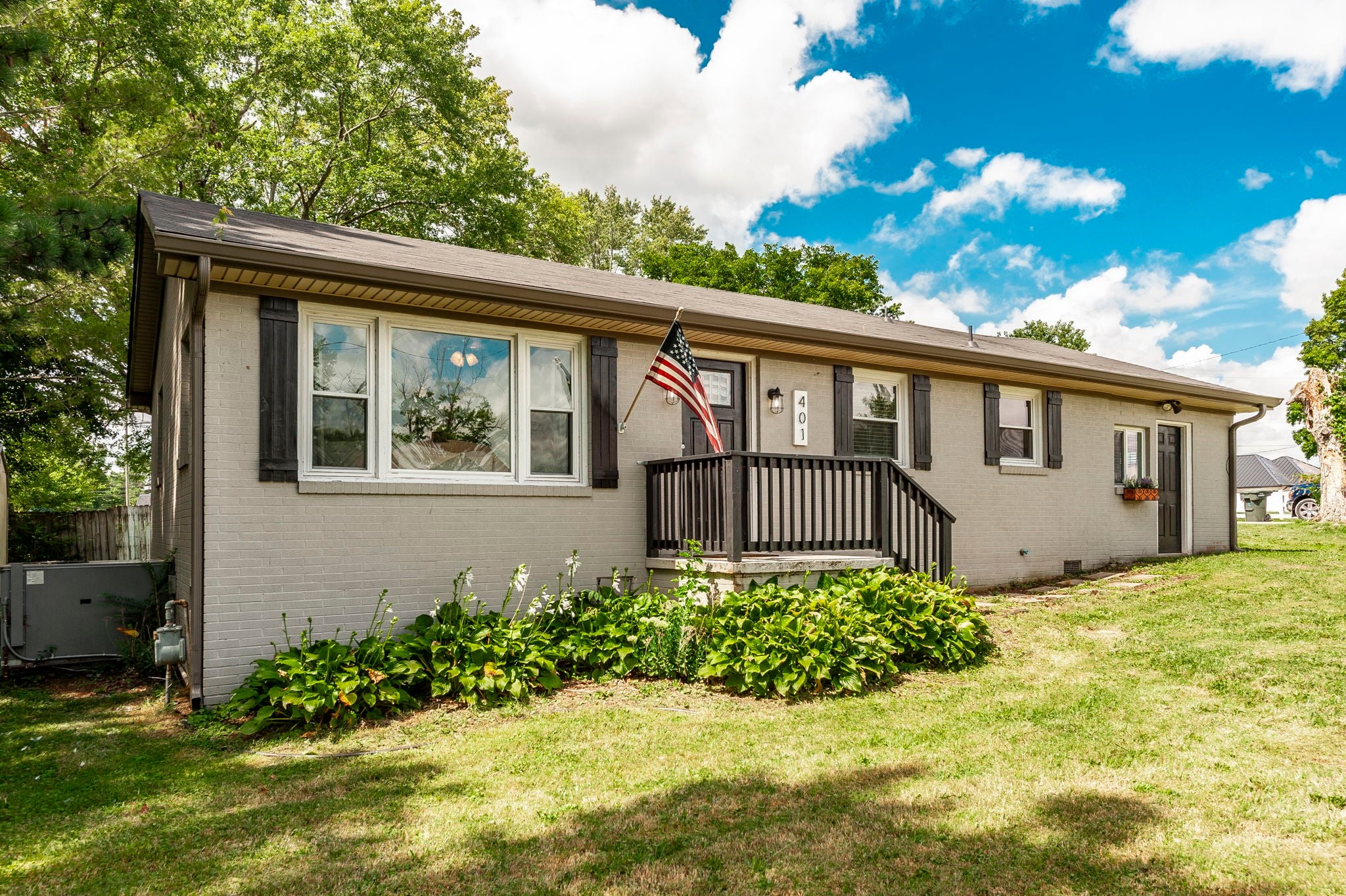 401 Weaver Ln — photo