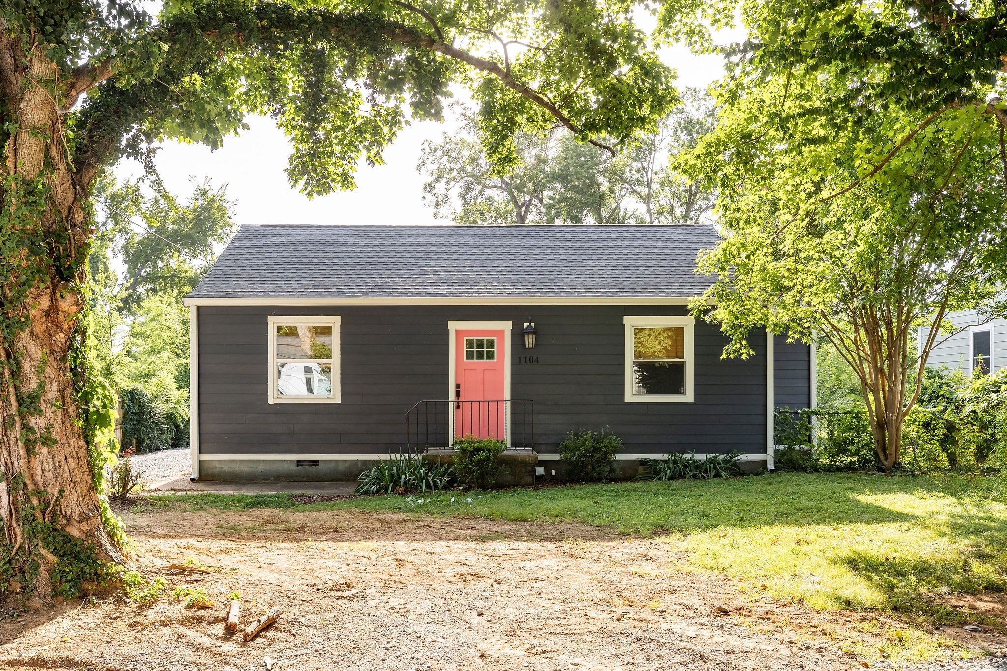 1104 Matthews Pl a — photo
