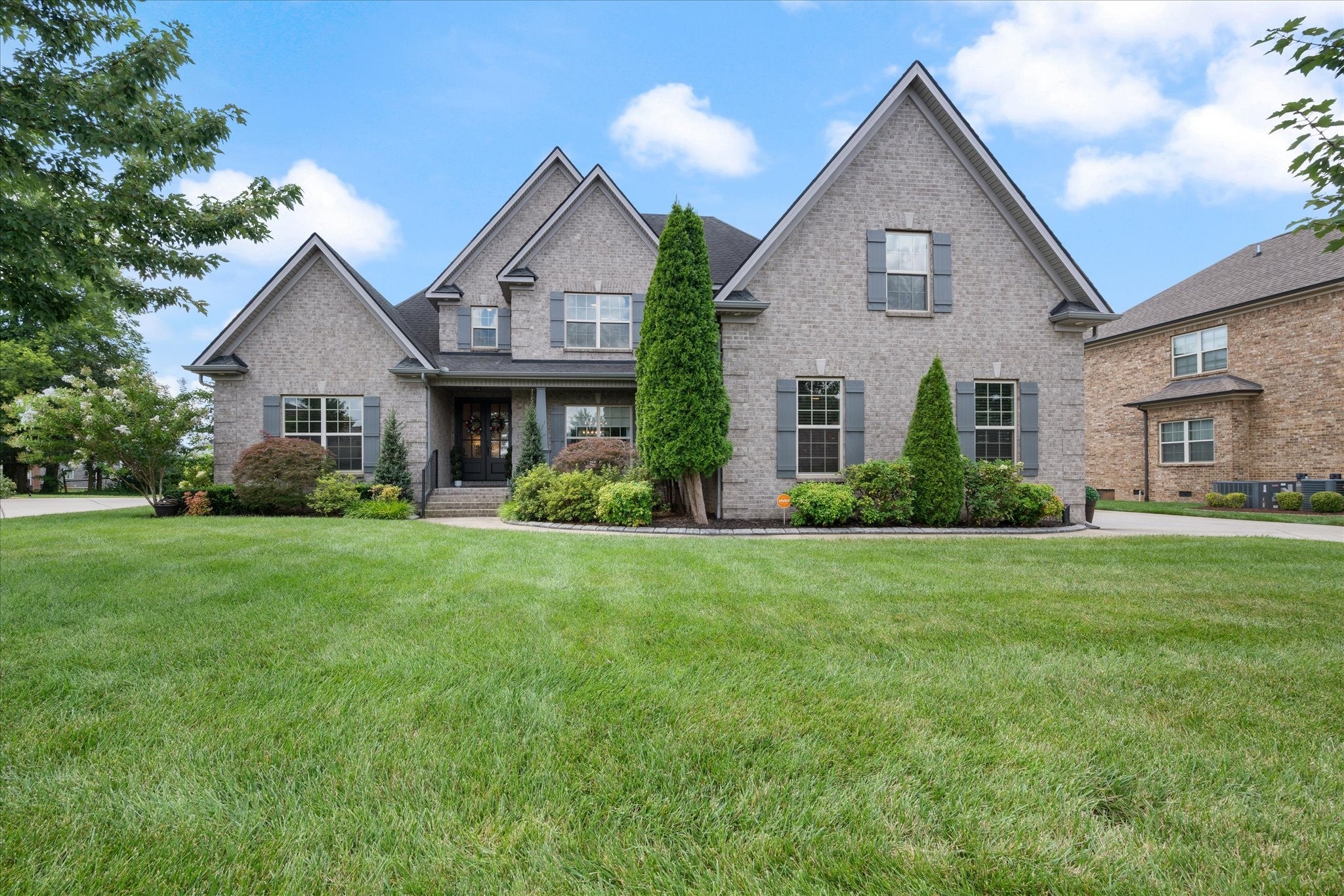730 Dallas Ct — photo