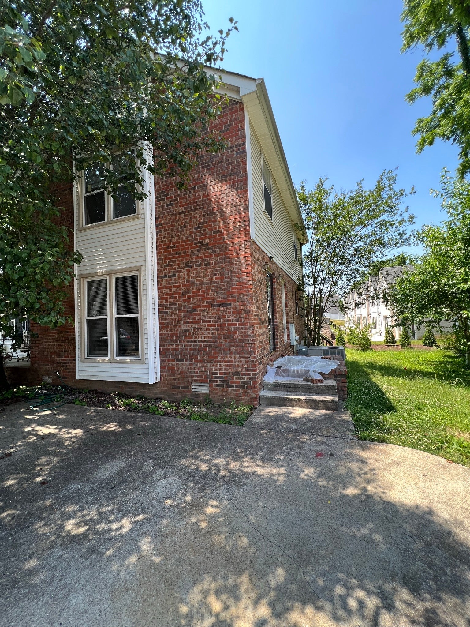 1002 Silver Point Dr — photo