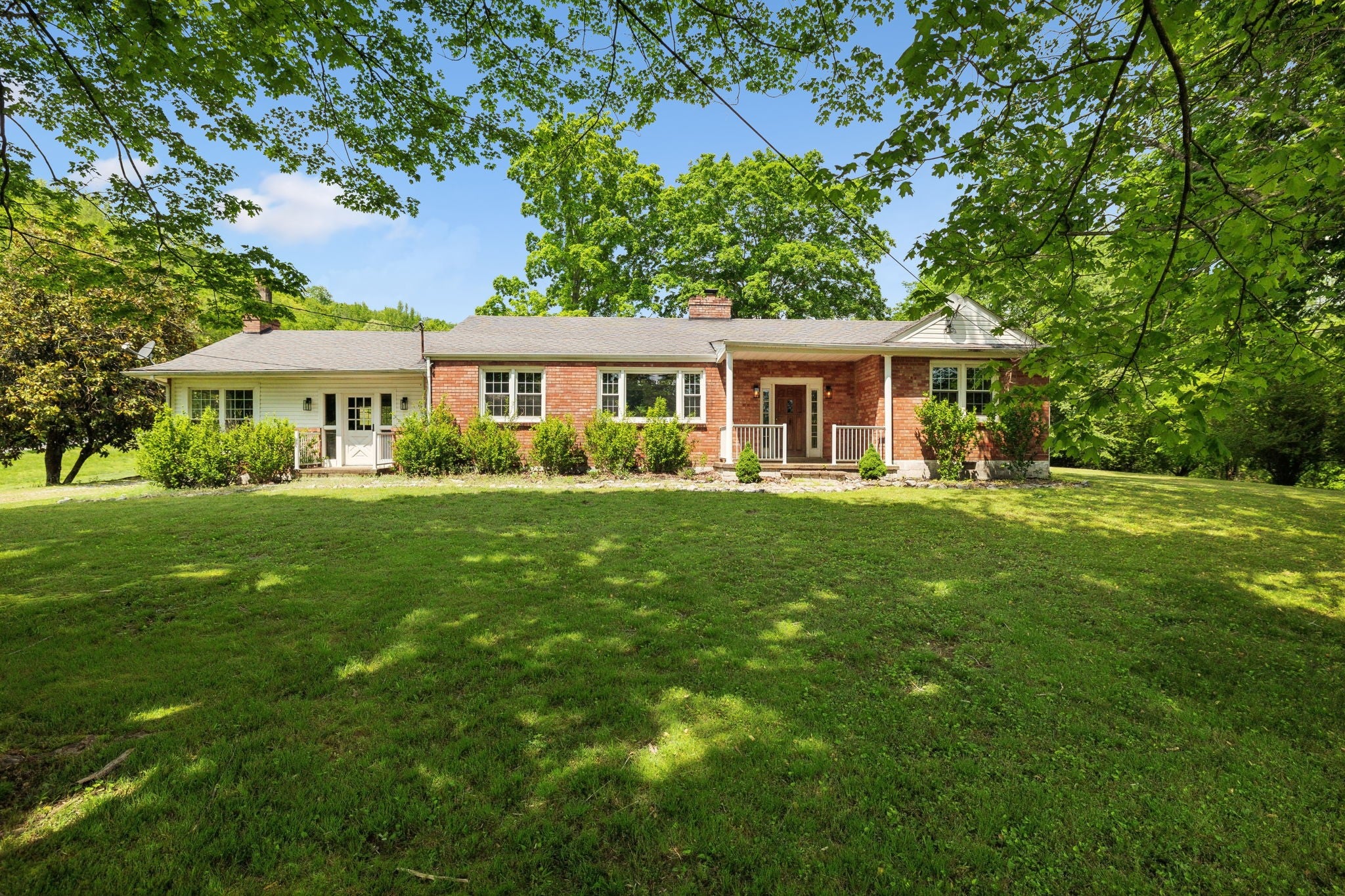 1155 Ridge Hill Rd — photo