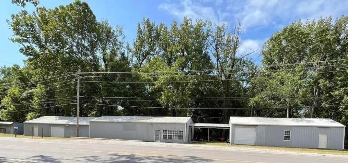 135 Dixon Springs Highway Highway — photo