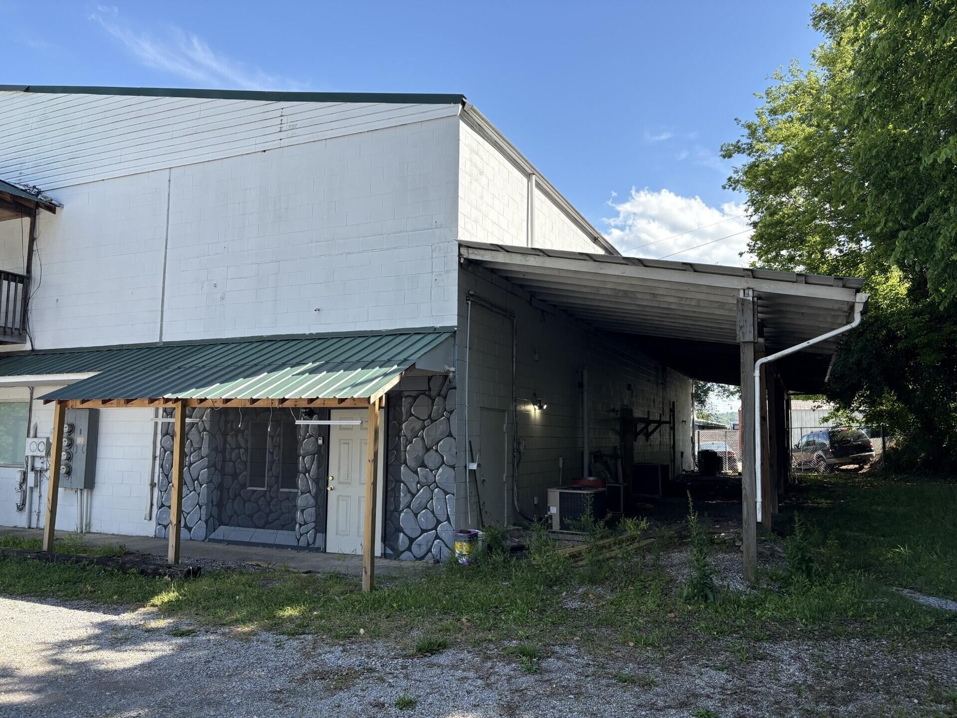 1459 Railroad Street — photo
