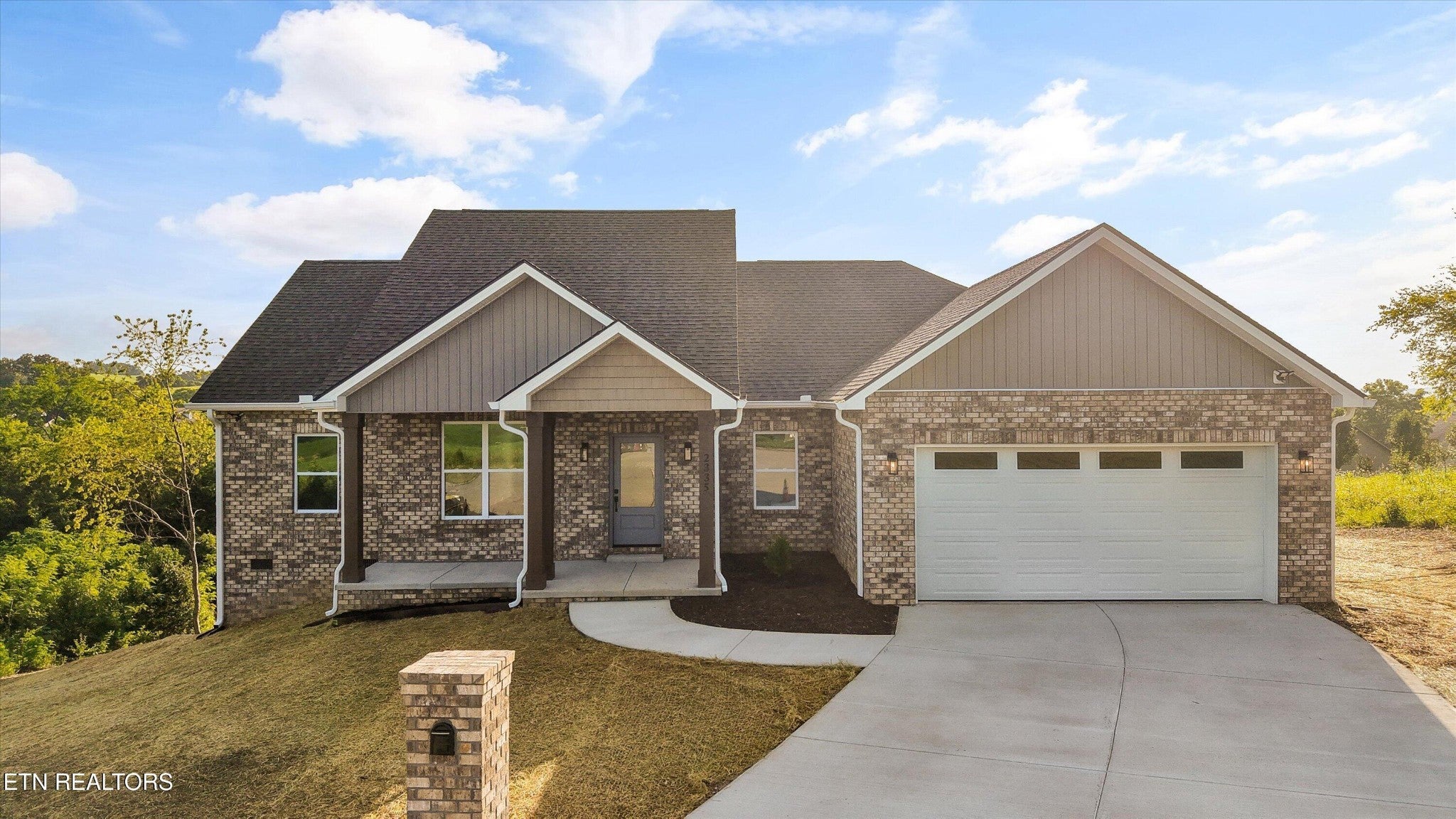 2335 Louisiana Court — photo