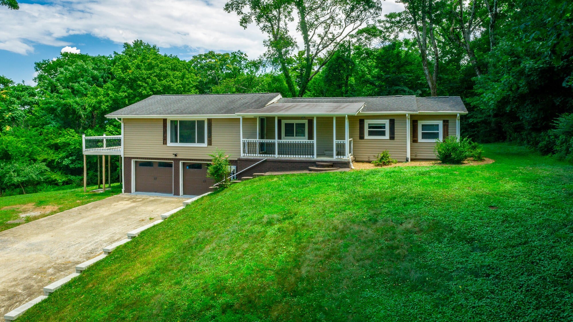 6582 Fairview Road — photo