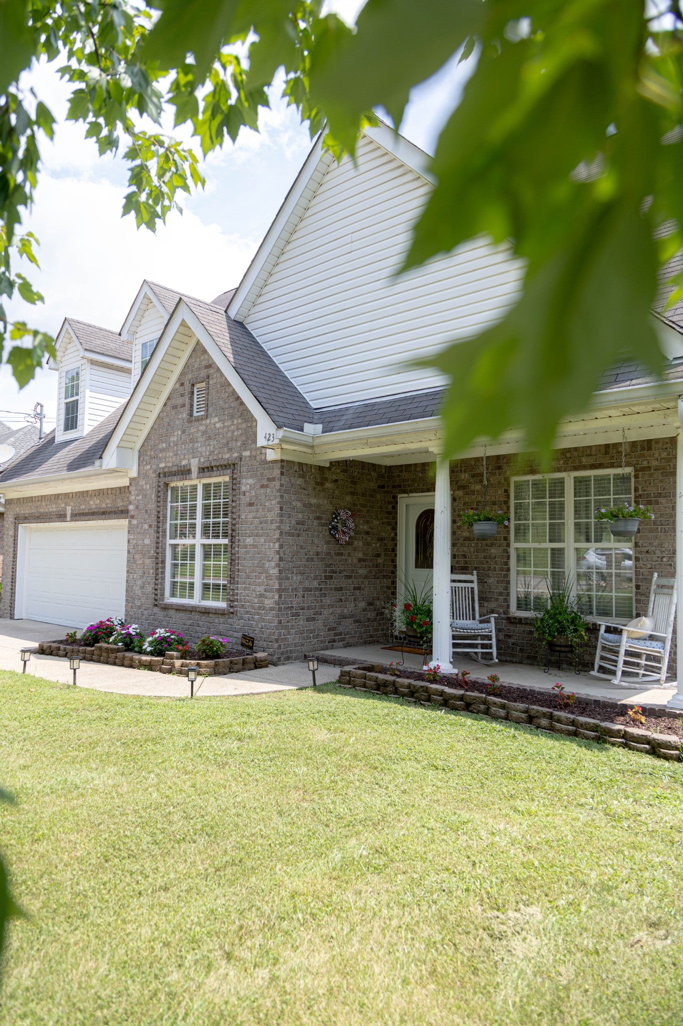 423 Spring Hill Dr — photo