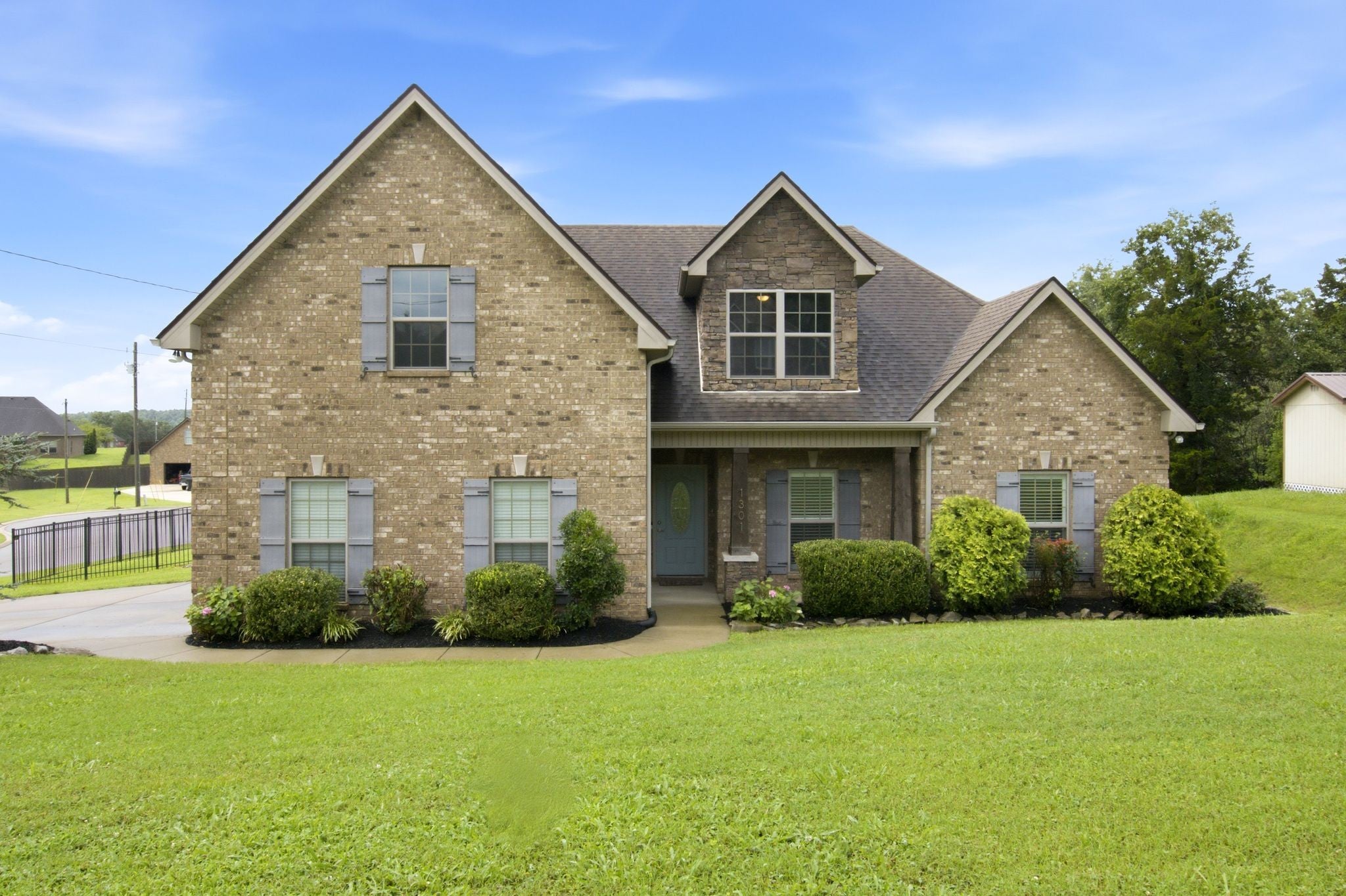 1301 Rivercrest Dr — photo