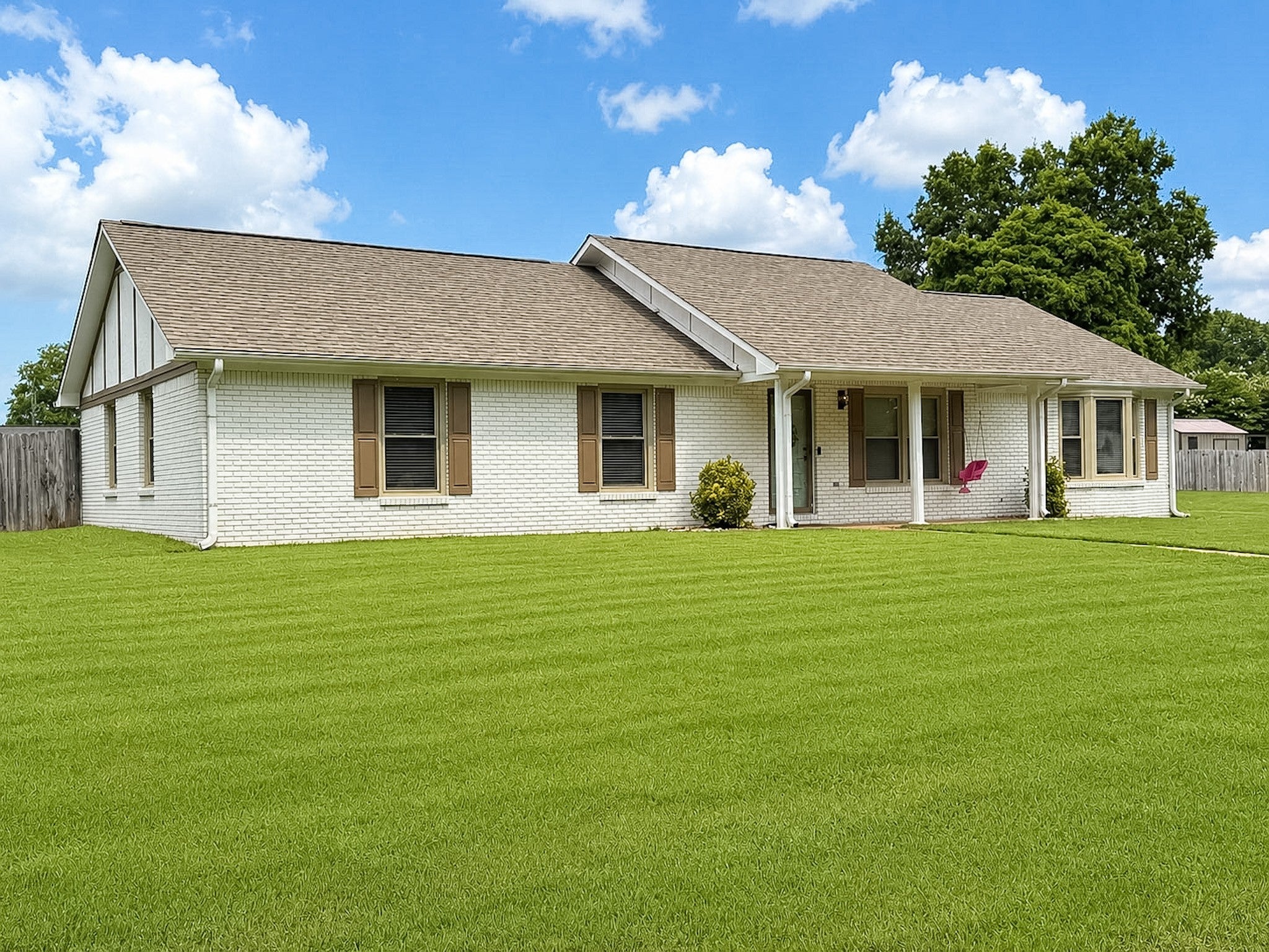 133 Oak Hill Dr E — photo