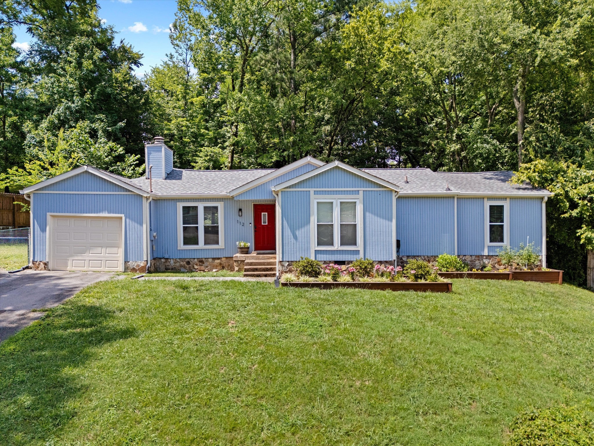 112 Vickey Ct — photo