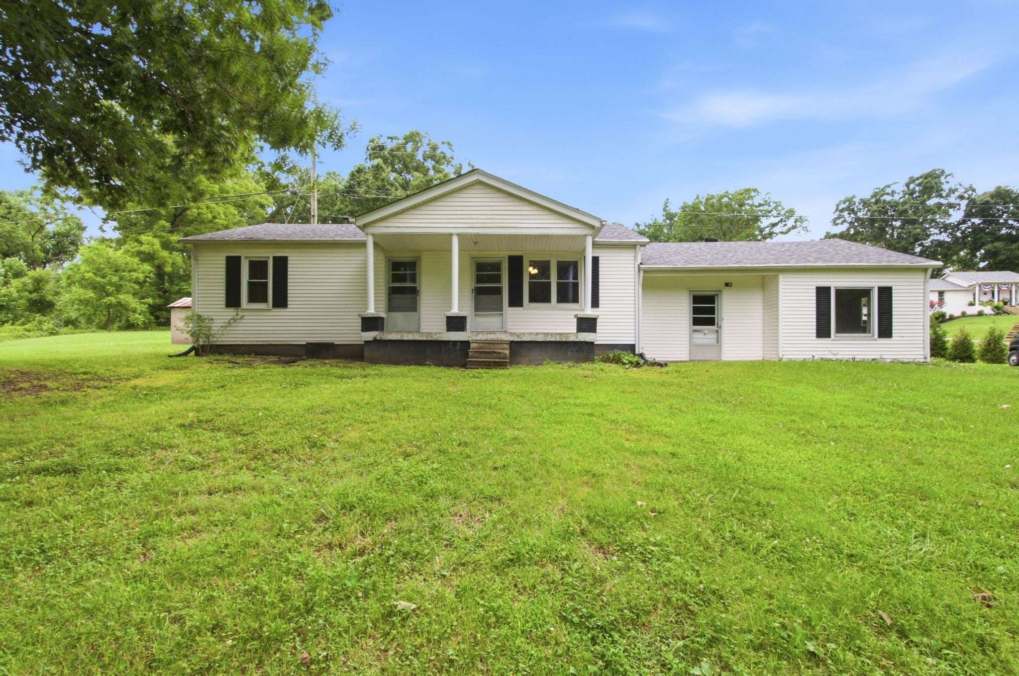 3005 Fairview Blvd — photo