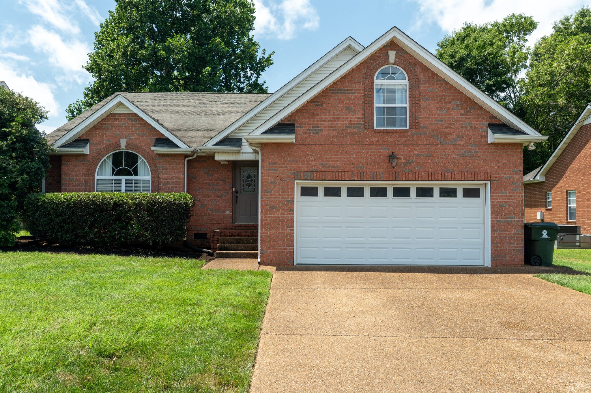 233 Lone Oak Dr — photo