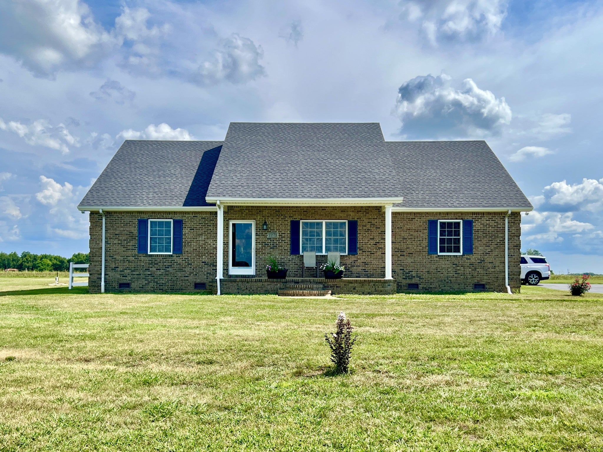 1513 Charlie Butts Rd — photo