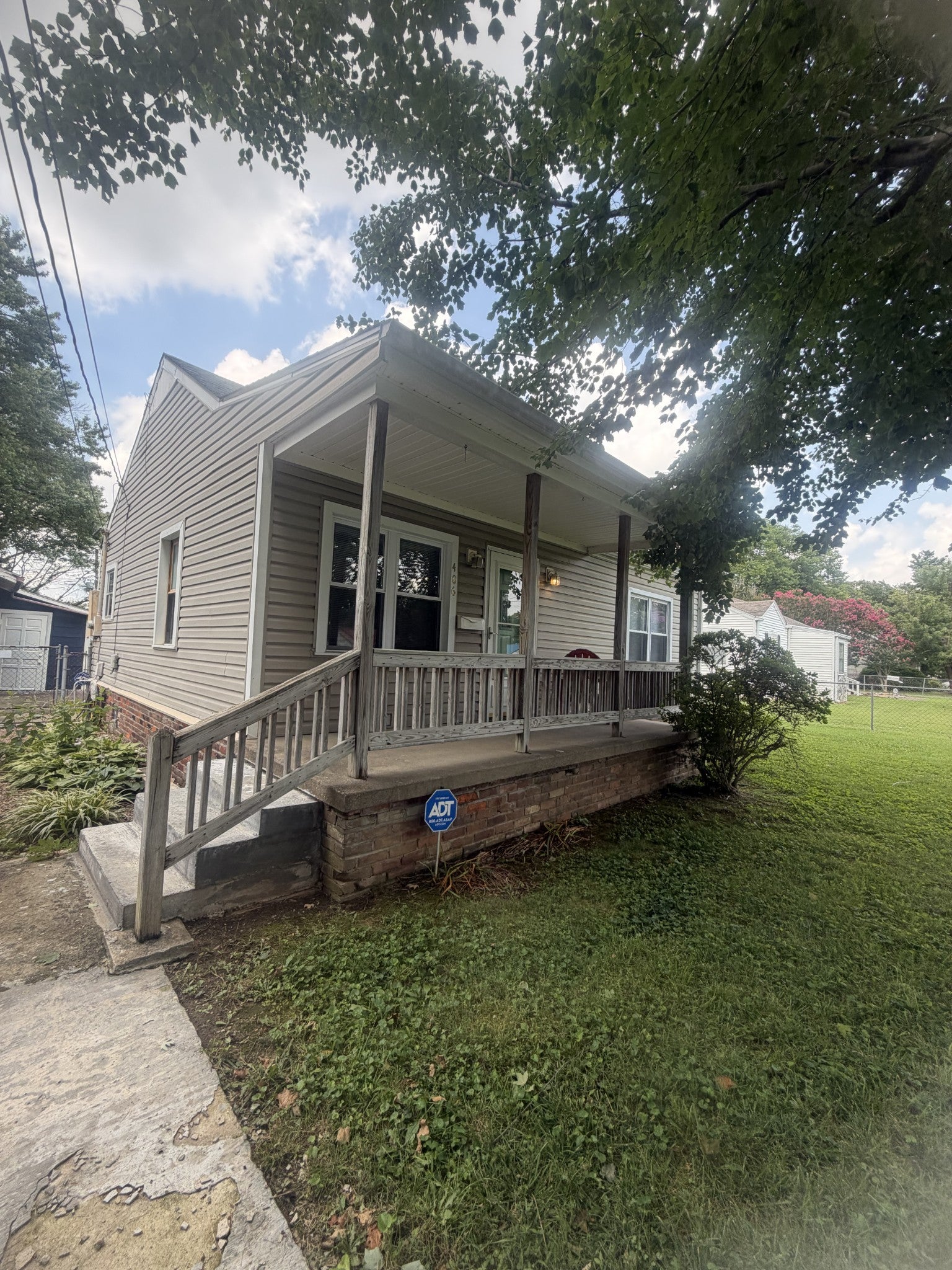 406 Crestview Dr — photo
