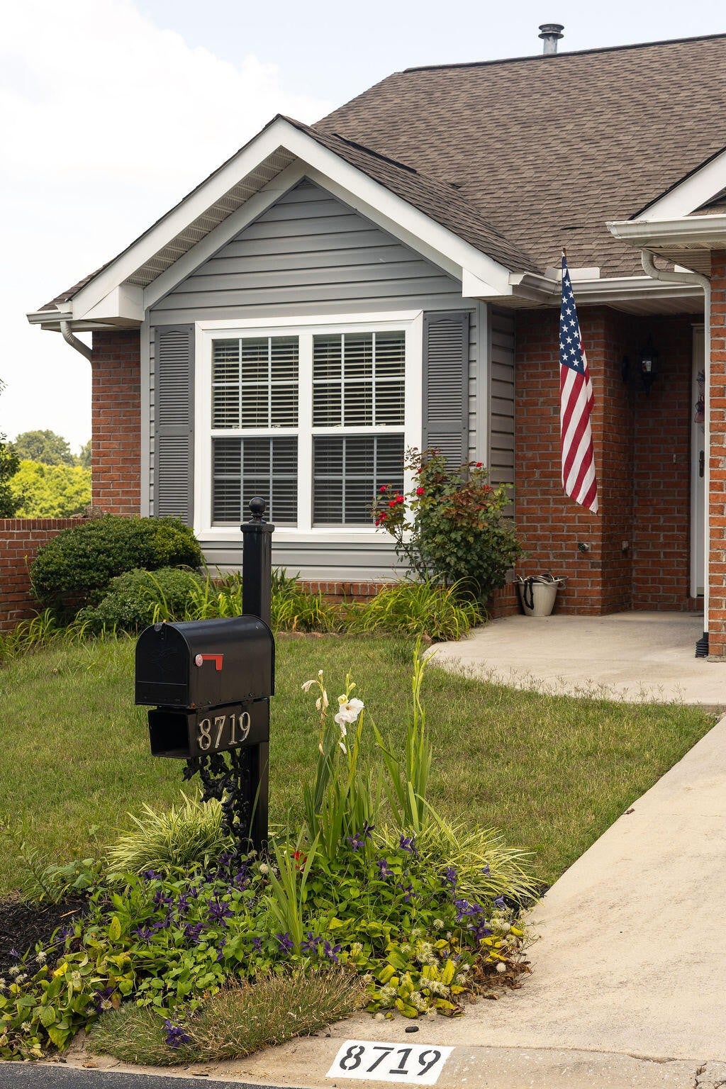 8719 Carriage House Way — photo