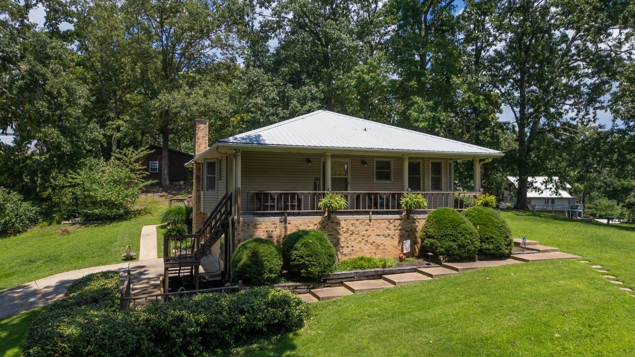 327 Russwood Dr — photo