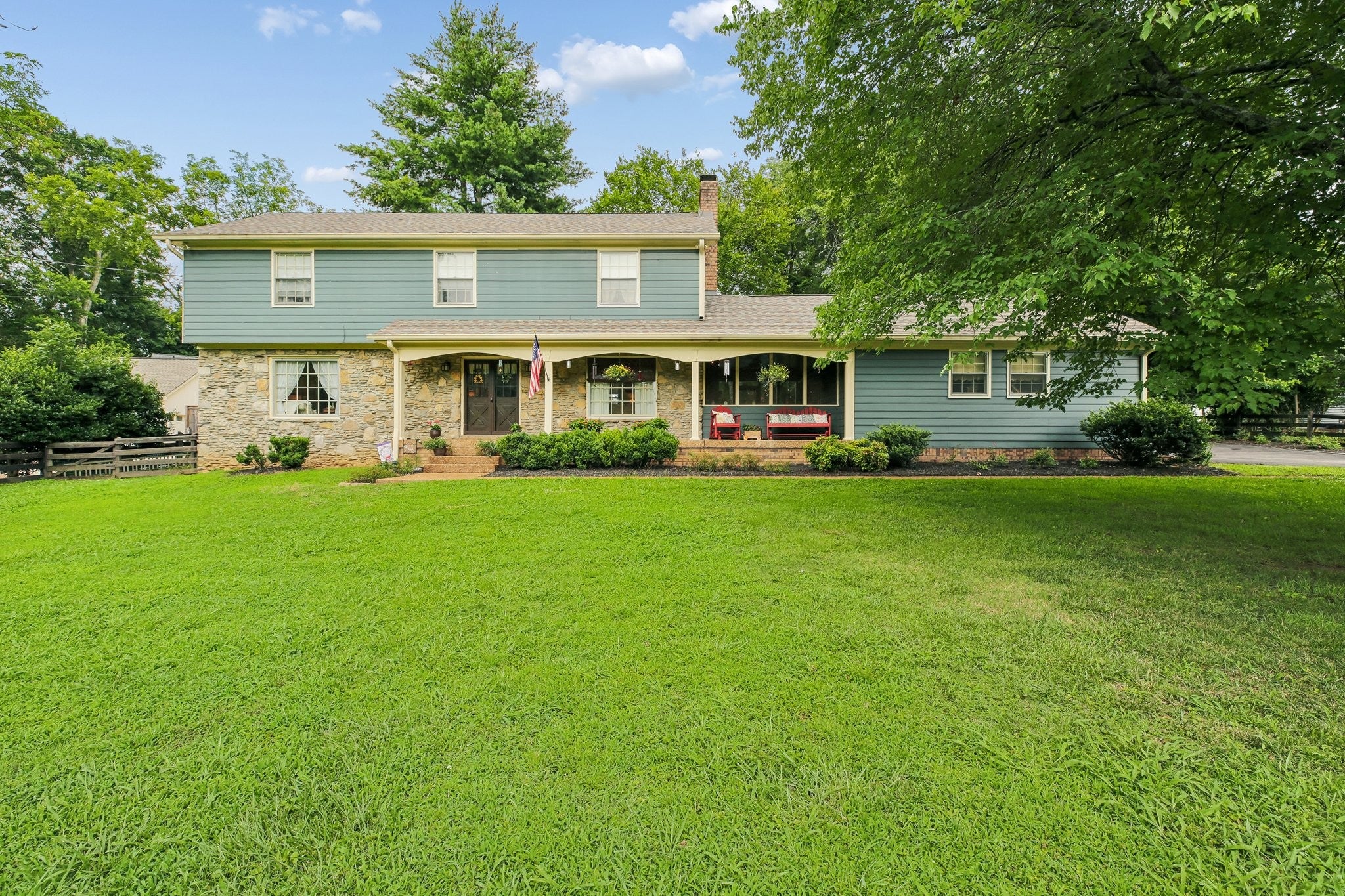 178 Meadowlake Dr — photo