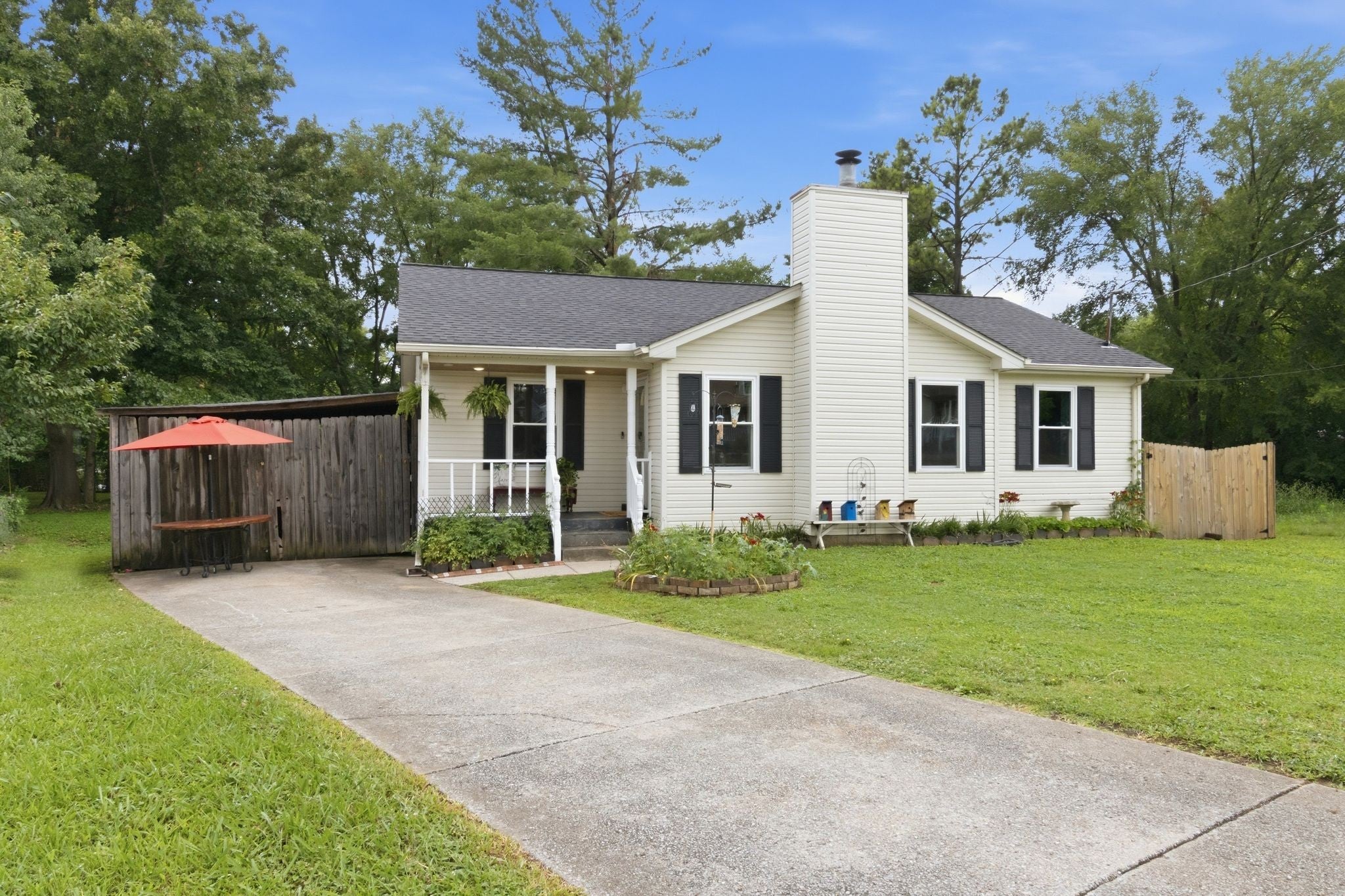 609 Eagle Ct — photo