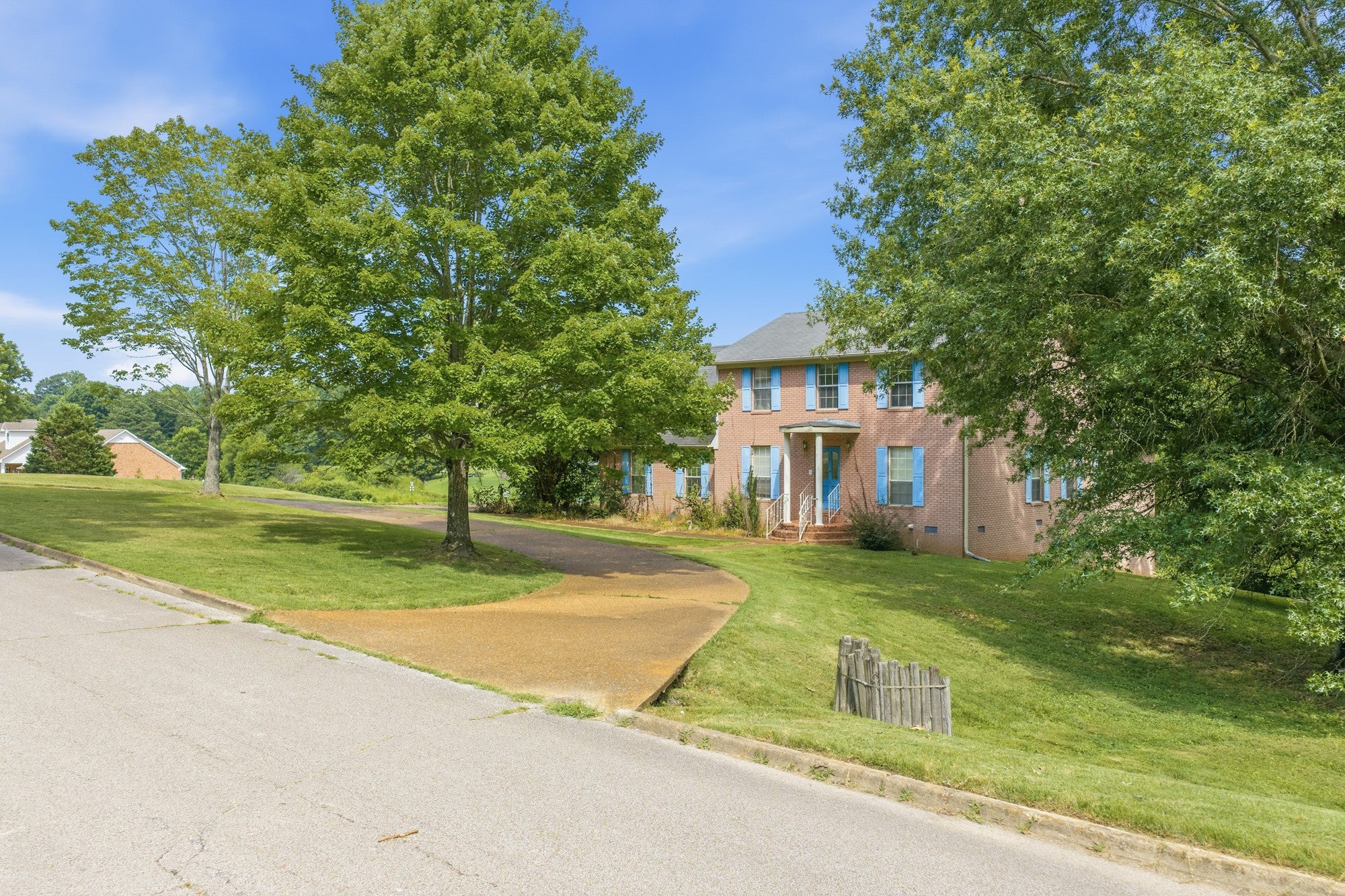 435 Lakeshore Dr — photo