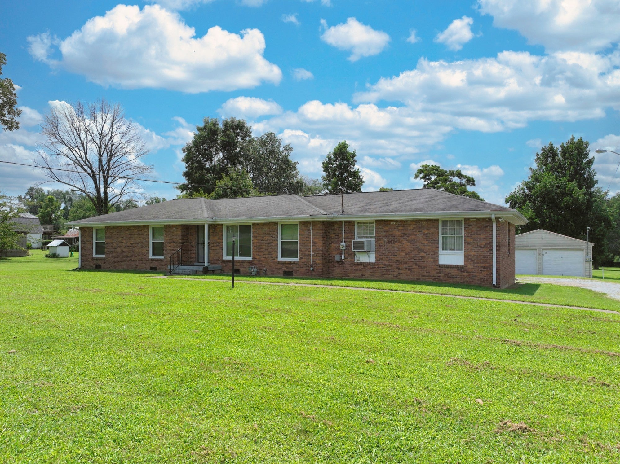 1544 Neelys Bend Rd — photo