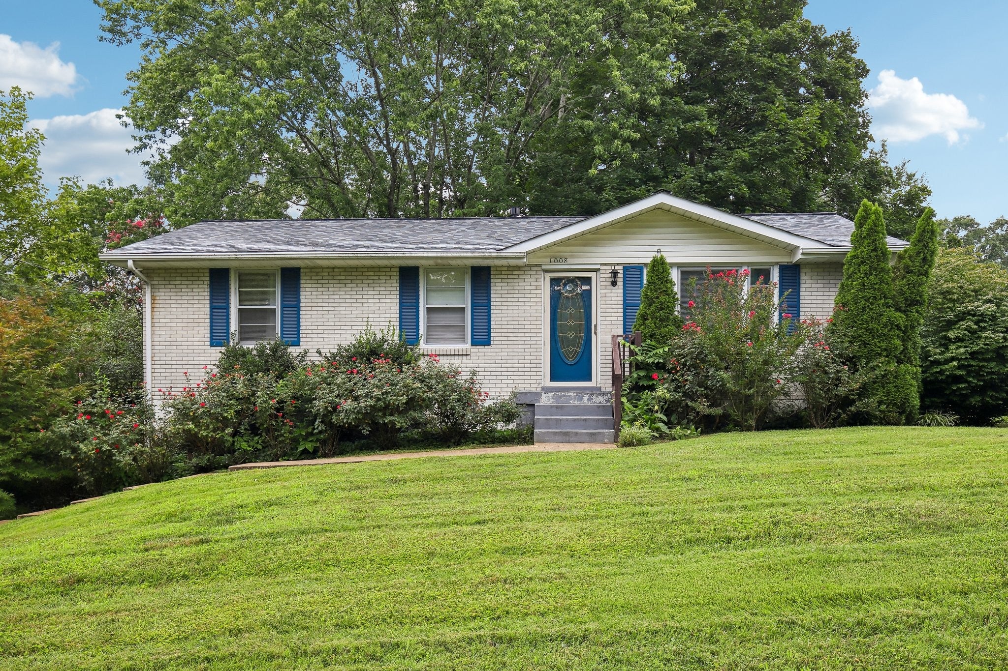 1008 Mayes Dr — photo