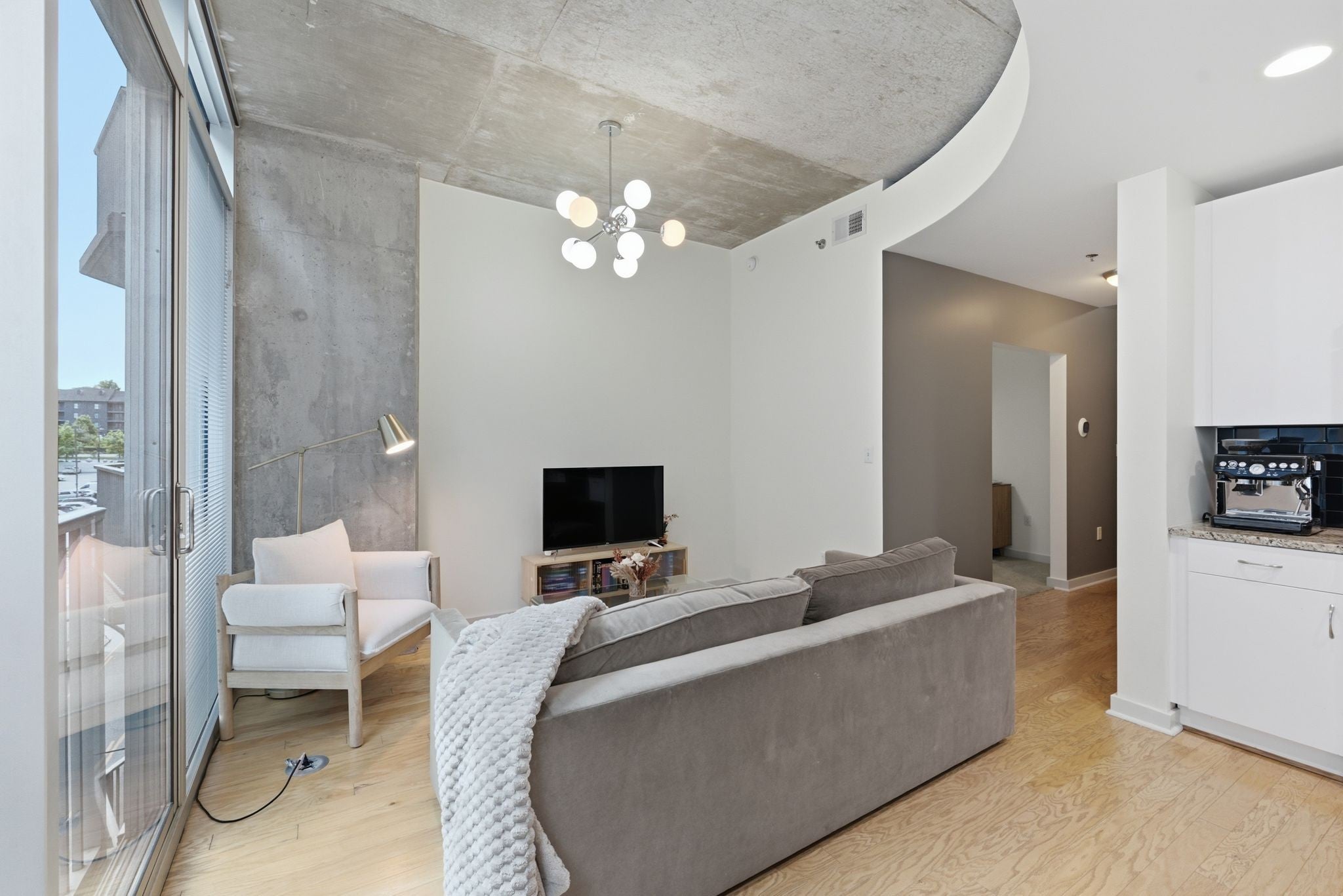 301 Demonbreun St 405 — photo