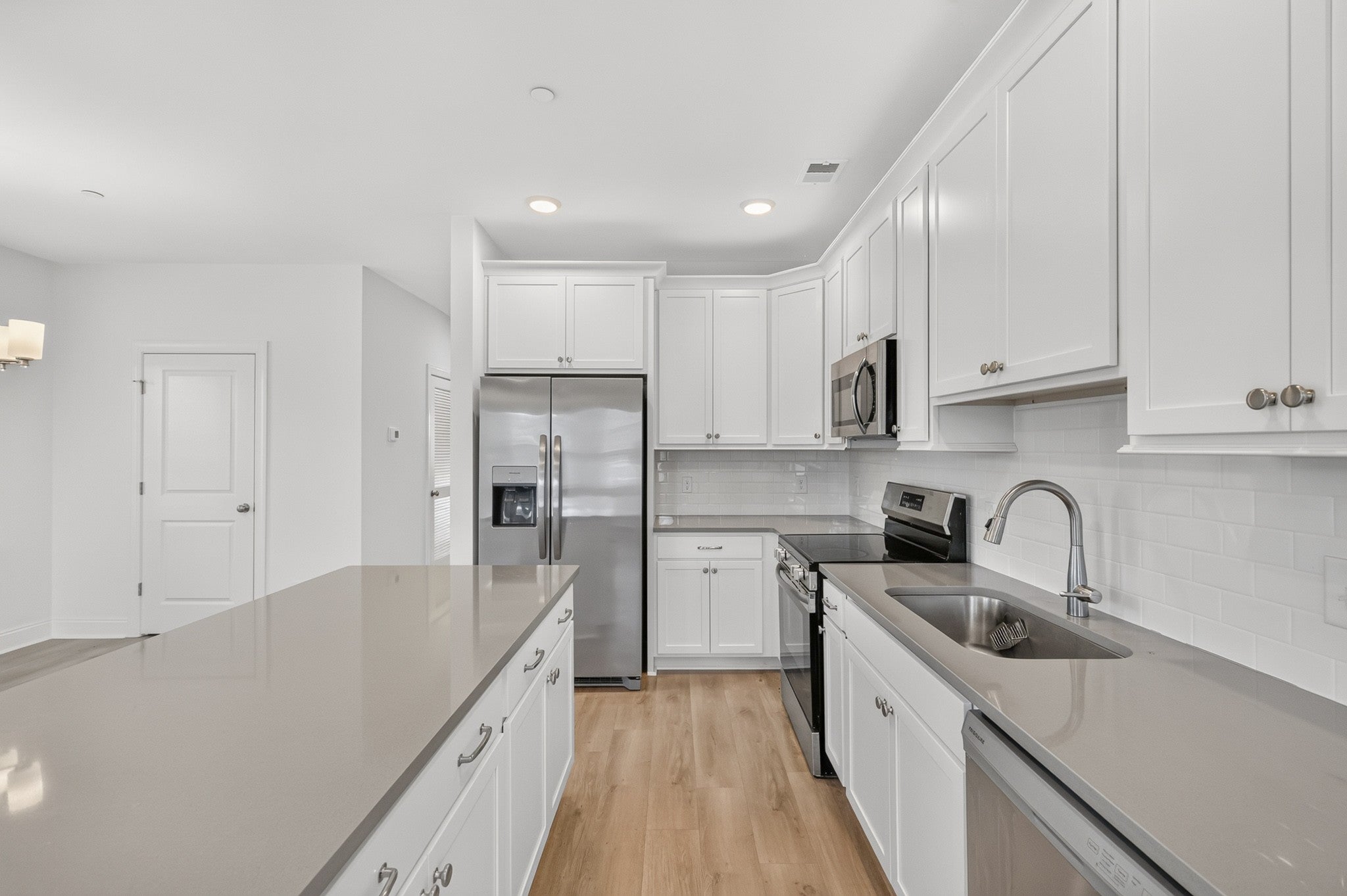 482 Portsdale Dr 18 — photo
