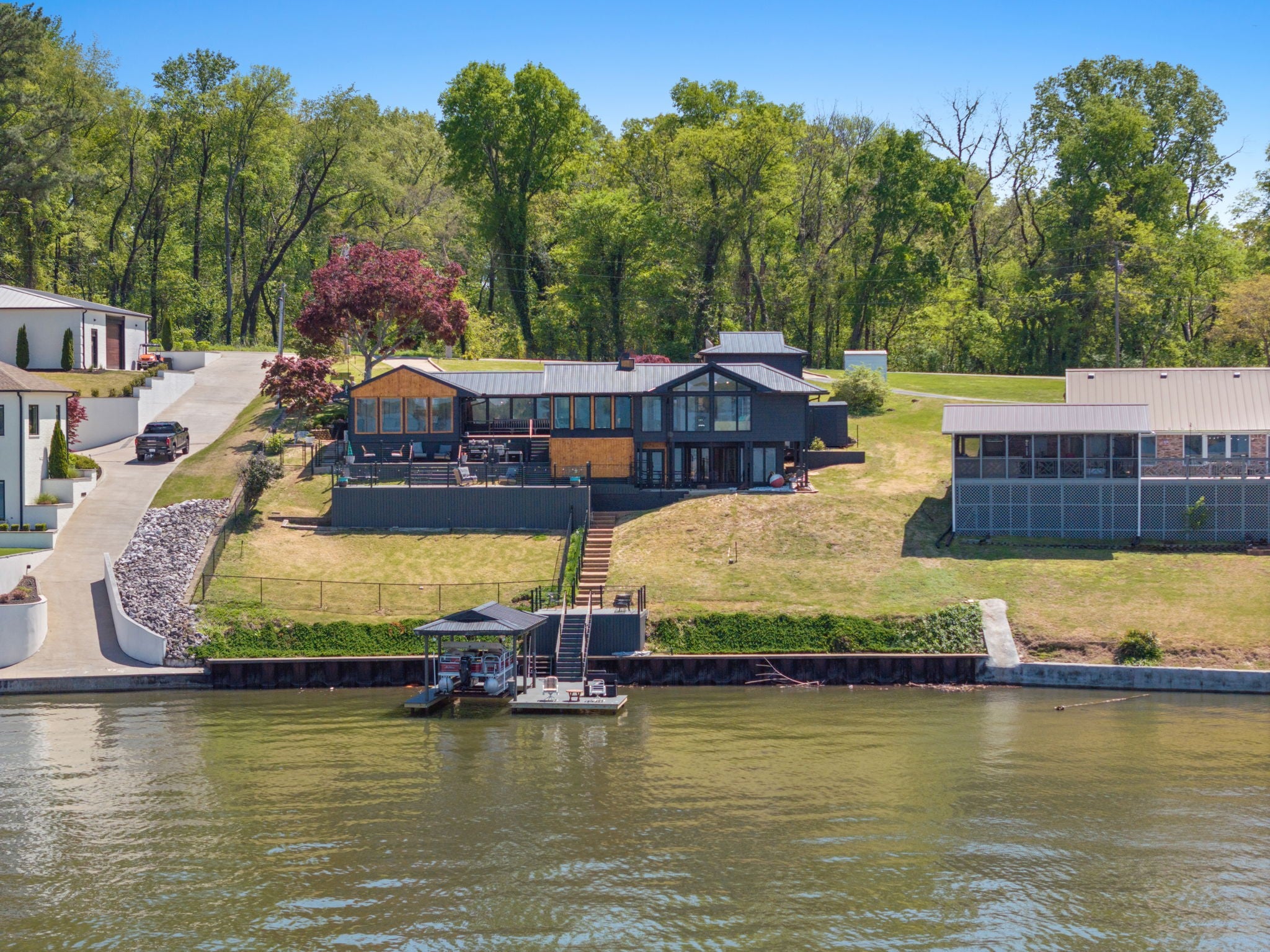 105 Lakeview Dr — photo