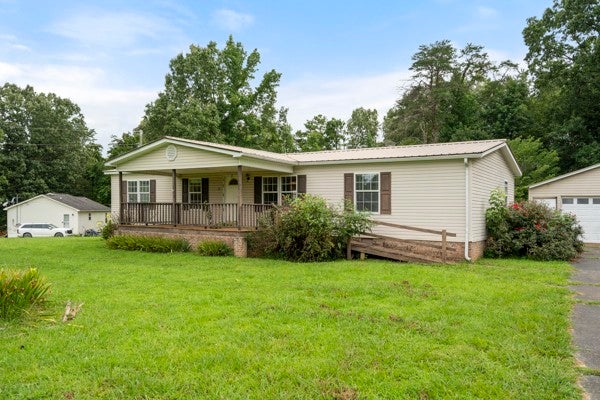 301 Shirley Bates Dr — photo