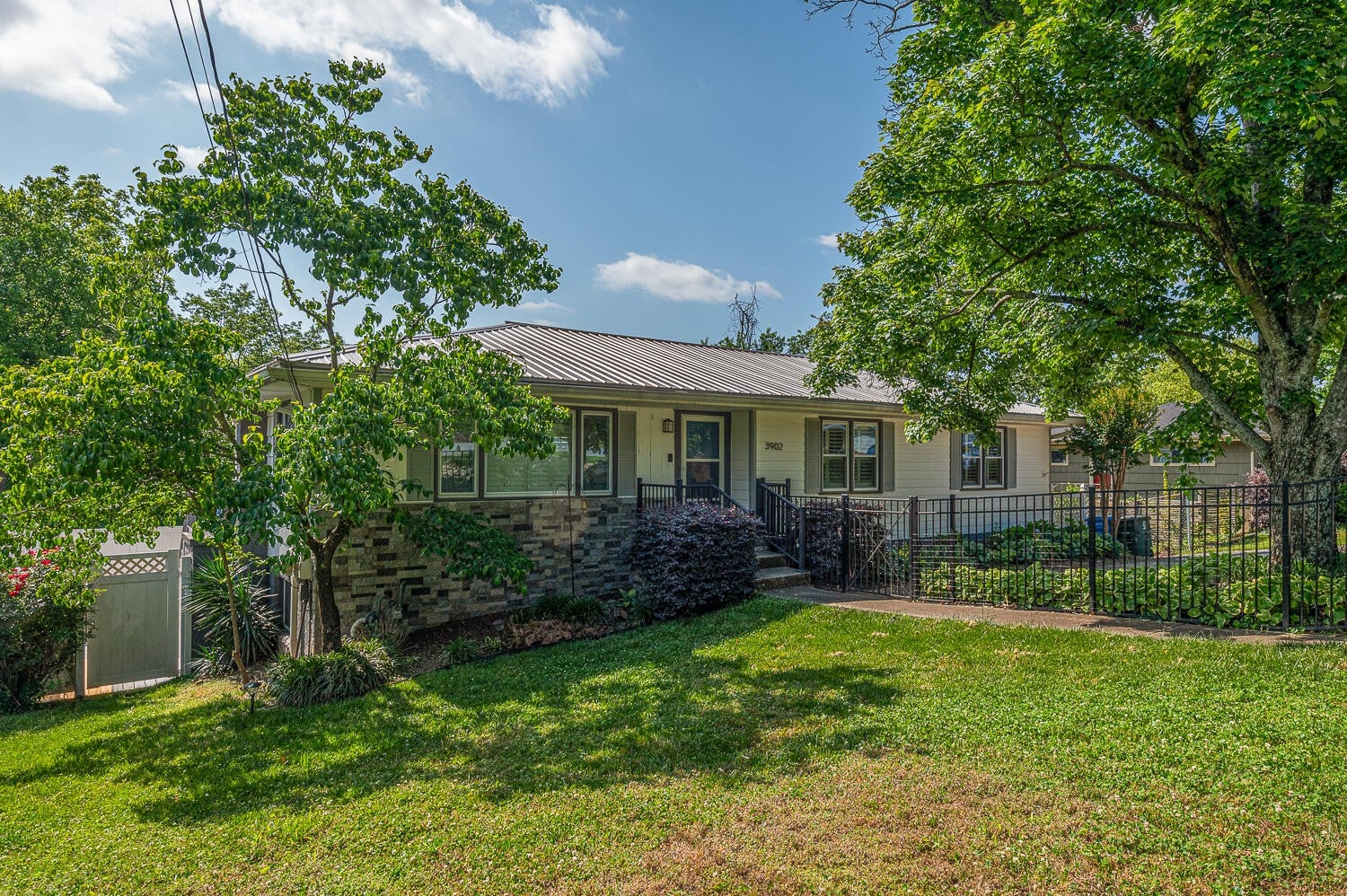 3902 Laird Lane — photo