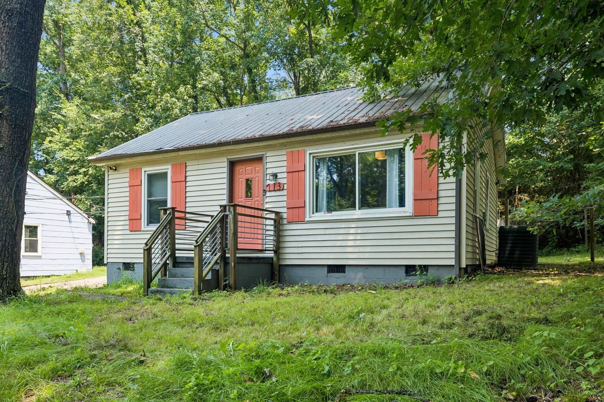 713 Woodlawn Dr — photo