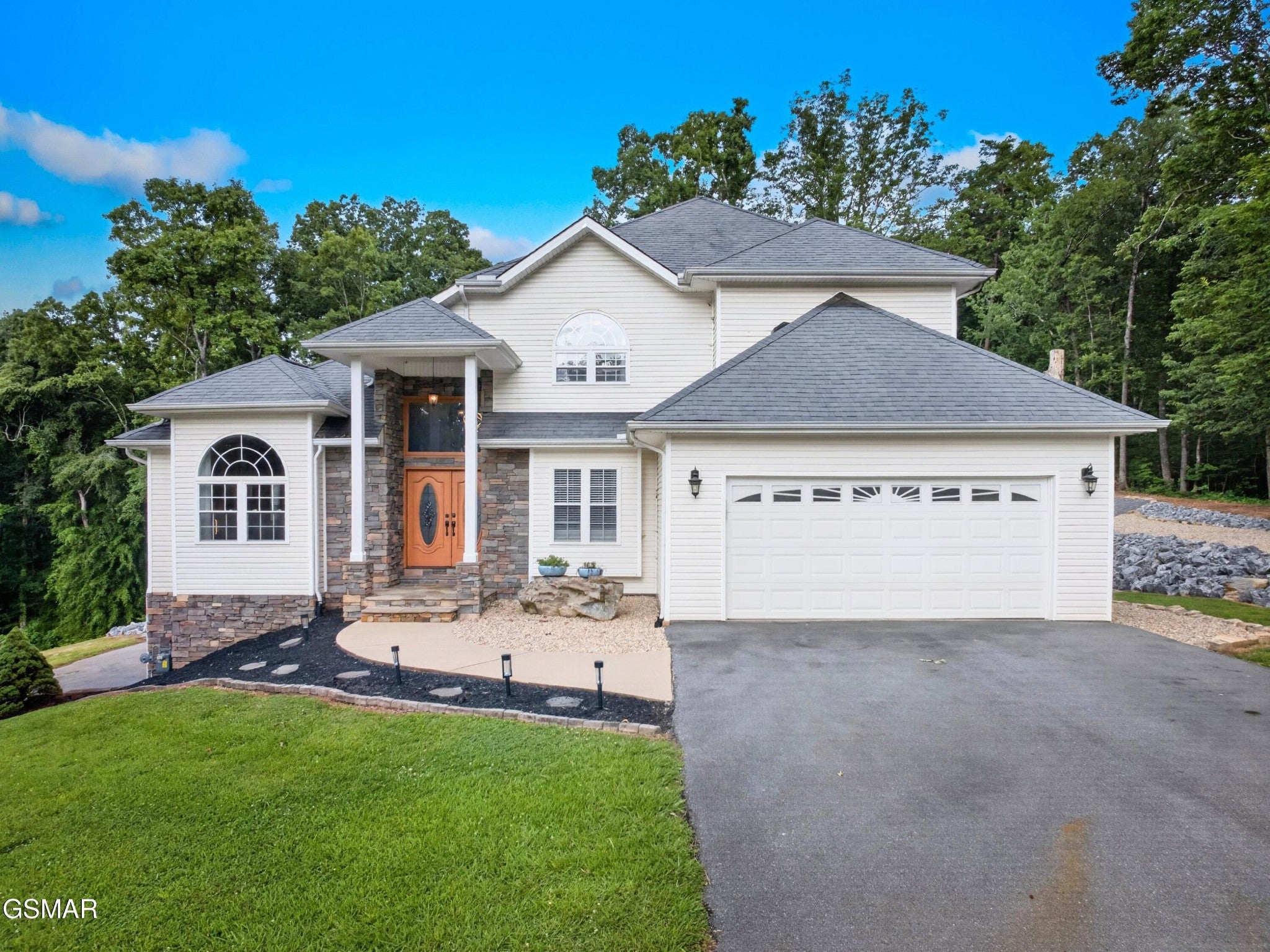 917 Crickett Drive — photo