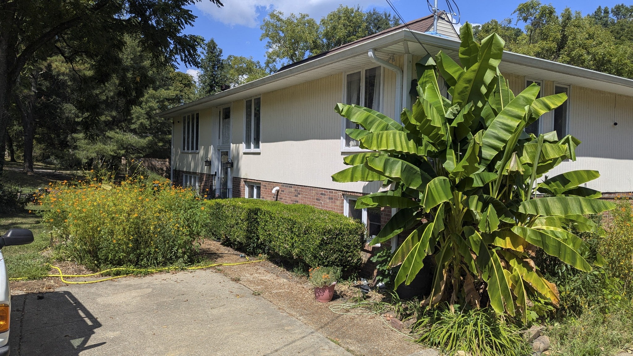 2043 Sunny Side Dr — photo