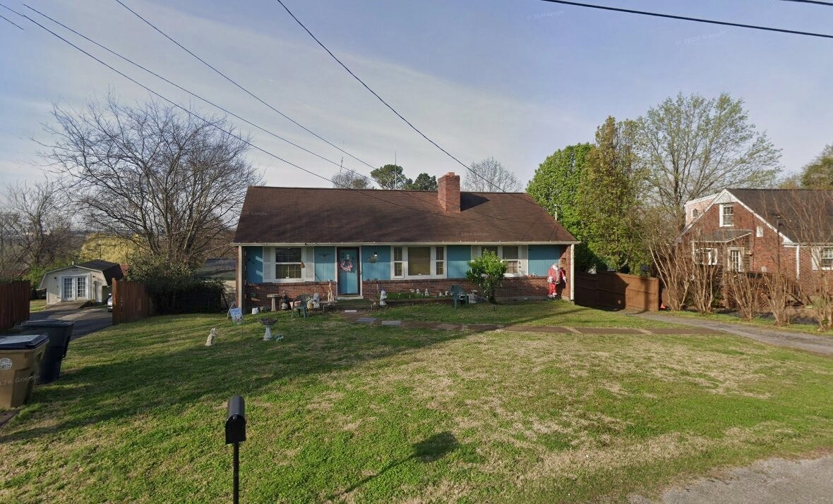 808 Potter Ln — photo