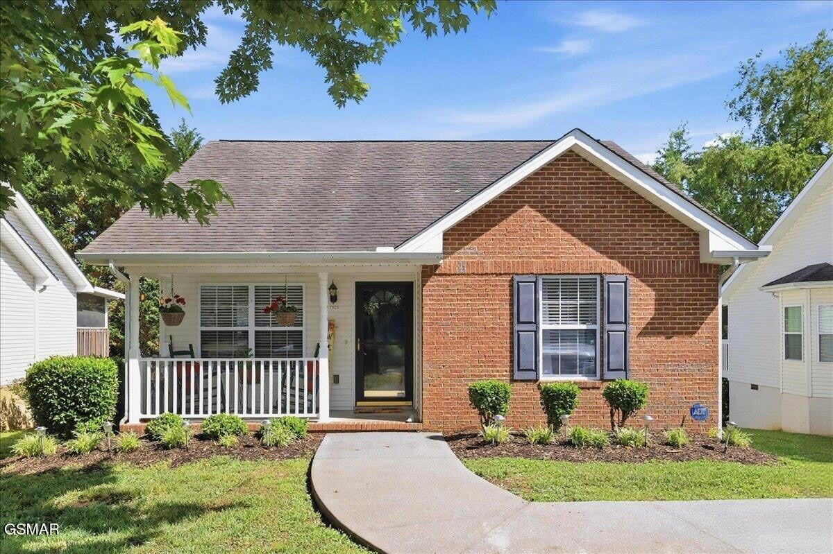1523 Mayberry Lane — photo